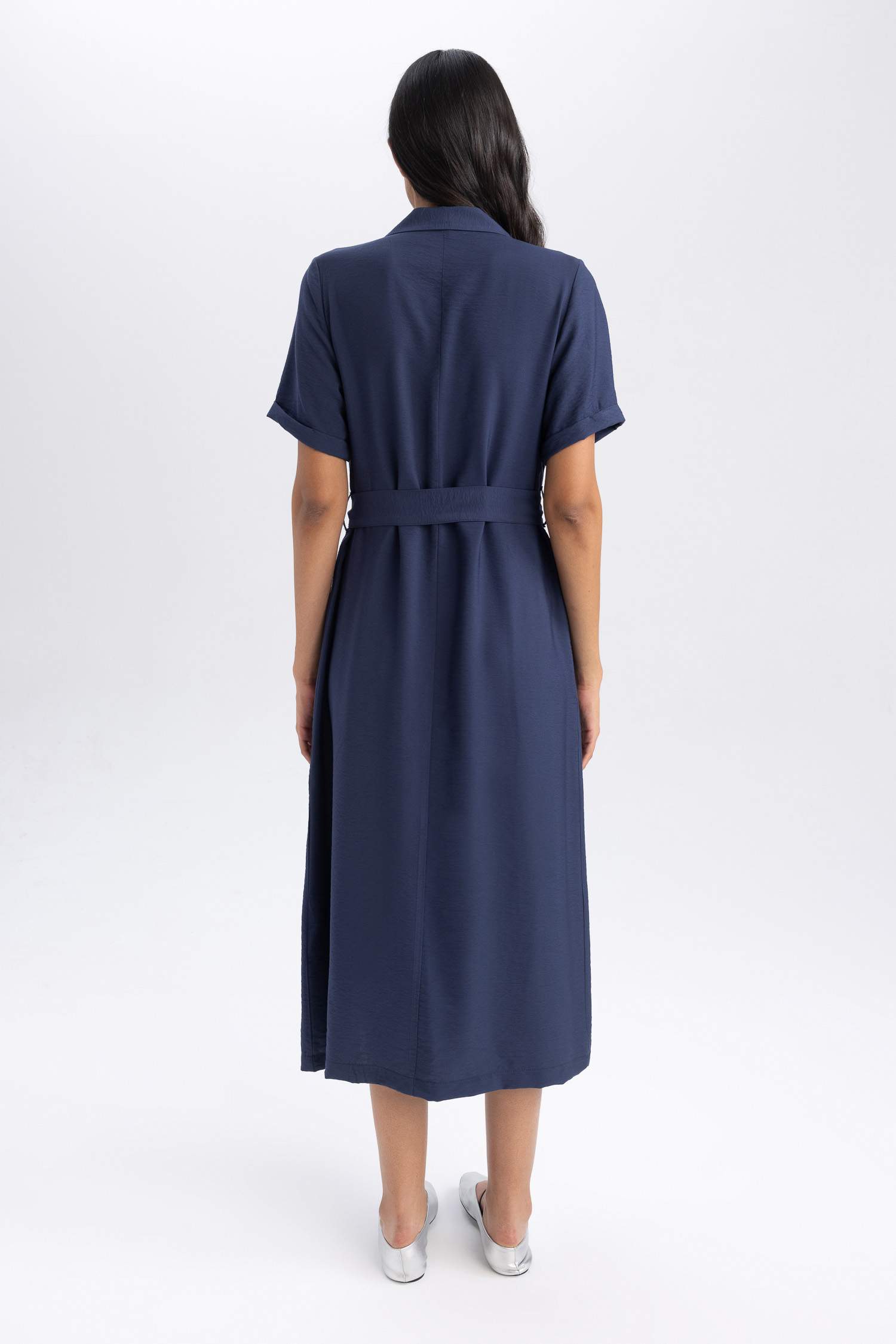 Платье миди с коротким рукавом