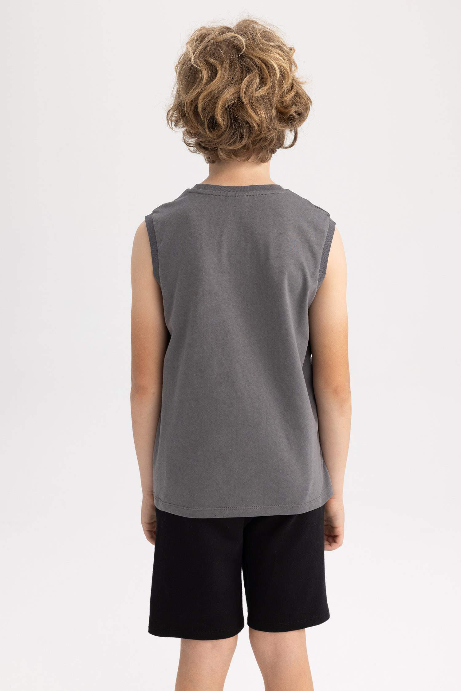 ديباردور ولادي برقبة مستديرة