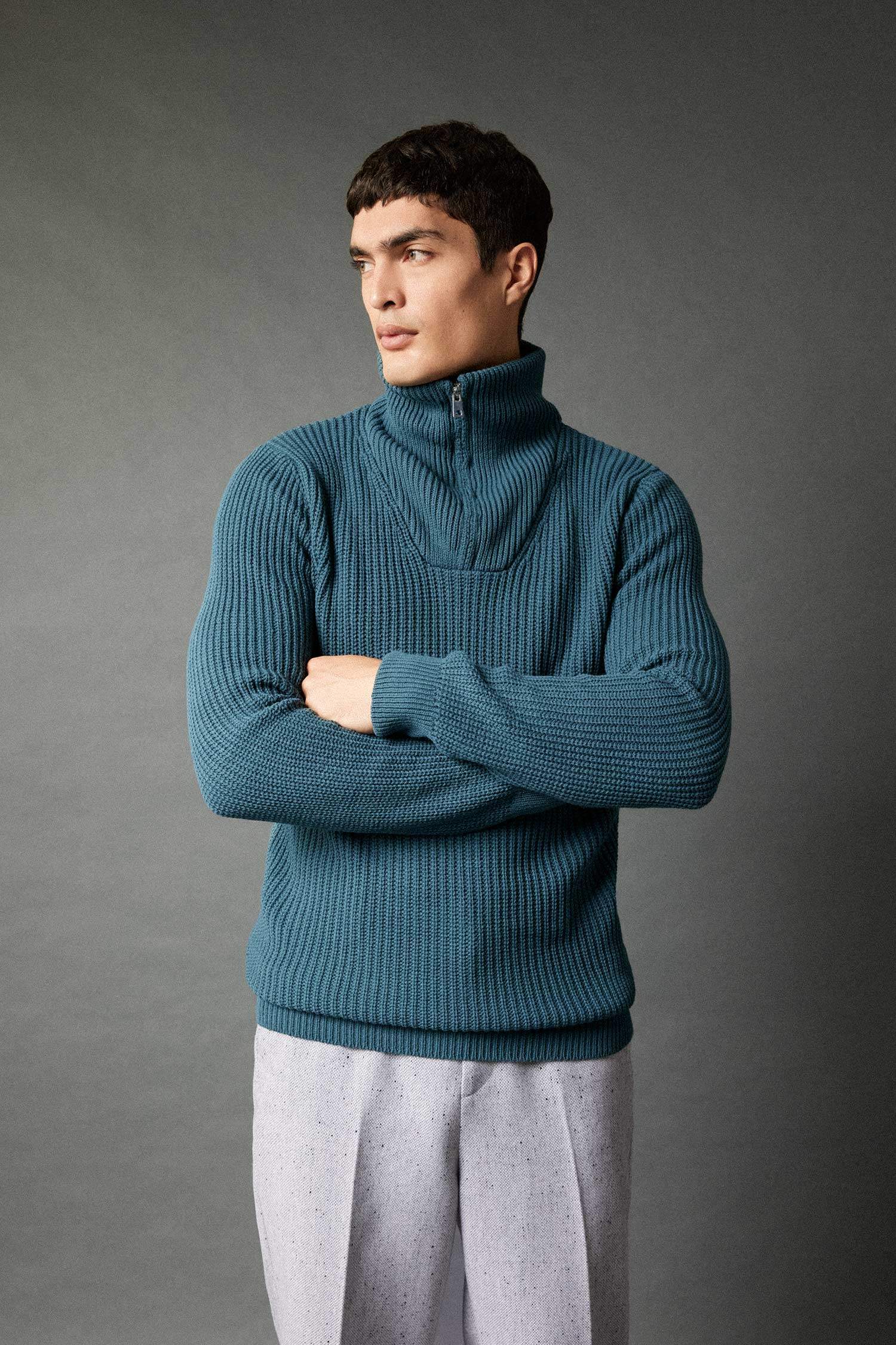 Standart Fit Dik Yaka Yarım Fermuarlı Selanik Kumaş Triko Kazak