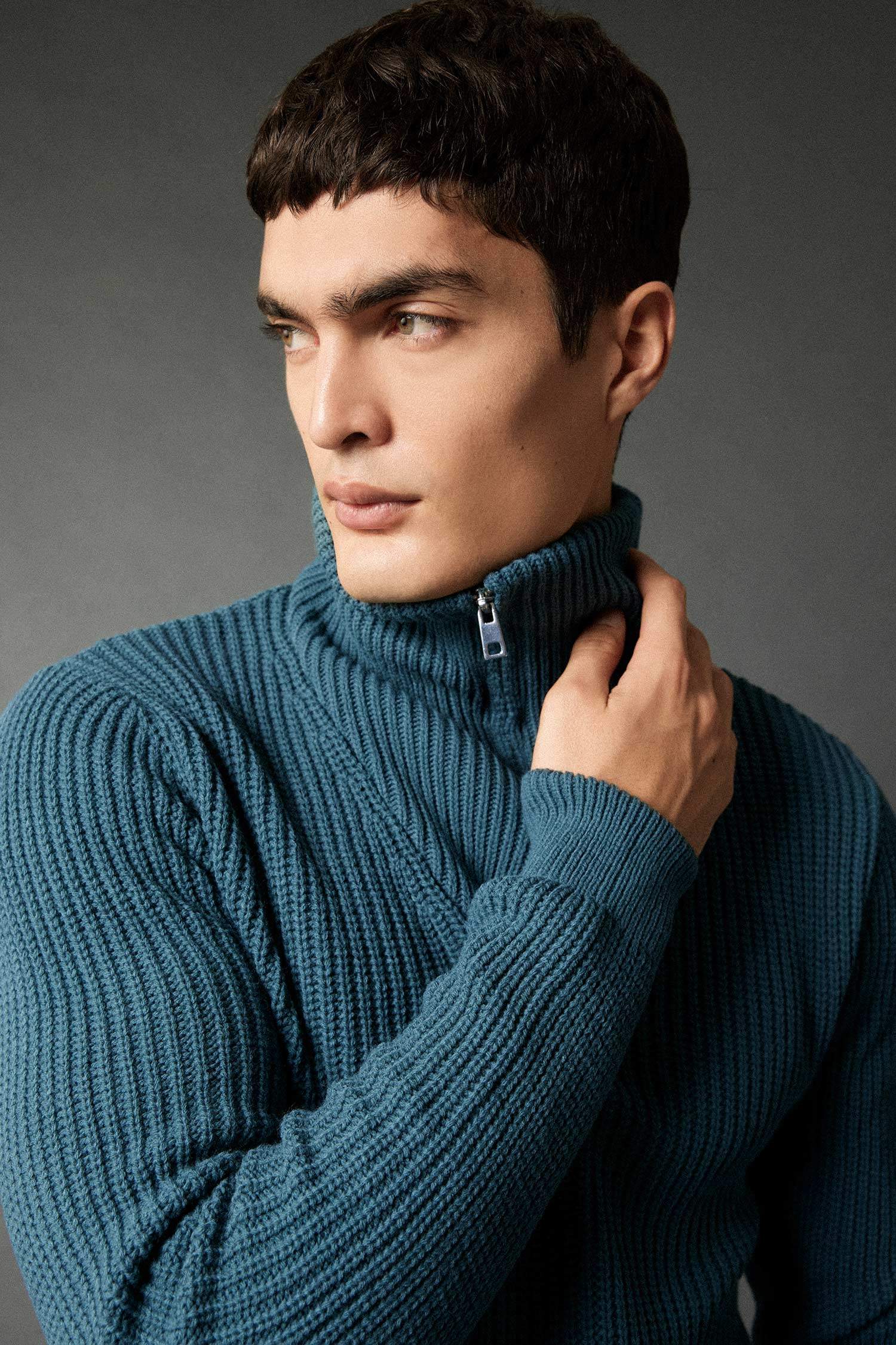 Standart Fit Dik Yaka Yarım Fermuarlı Selanik Kumaş Triko Kazak