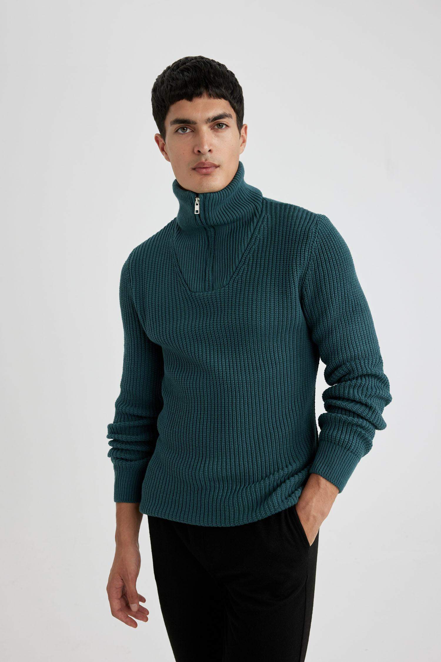 Standart Fit Dik Yaka Yarım Fermuarlı Selanik Kumaş Triko Kazak