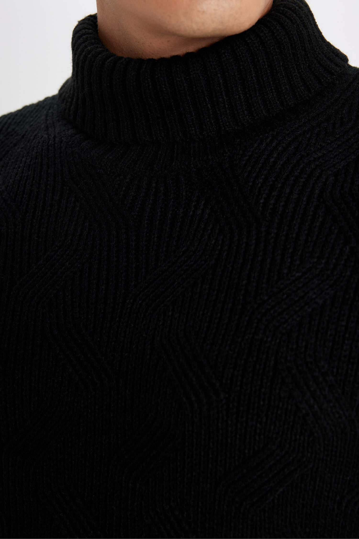 Standart Fit Normal Kesim Yarım Balıkçı Yaka Basic Düz Triko Kazak