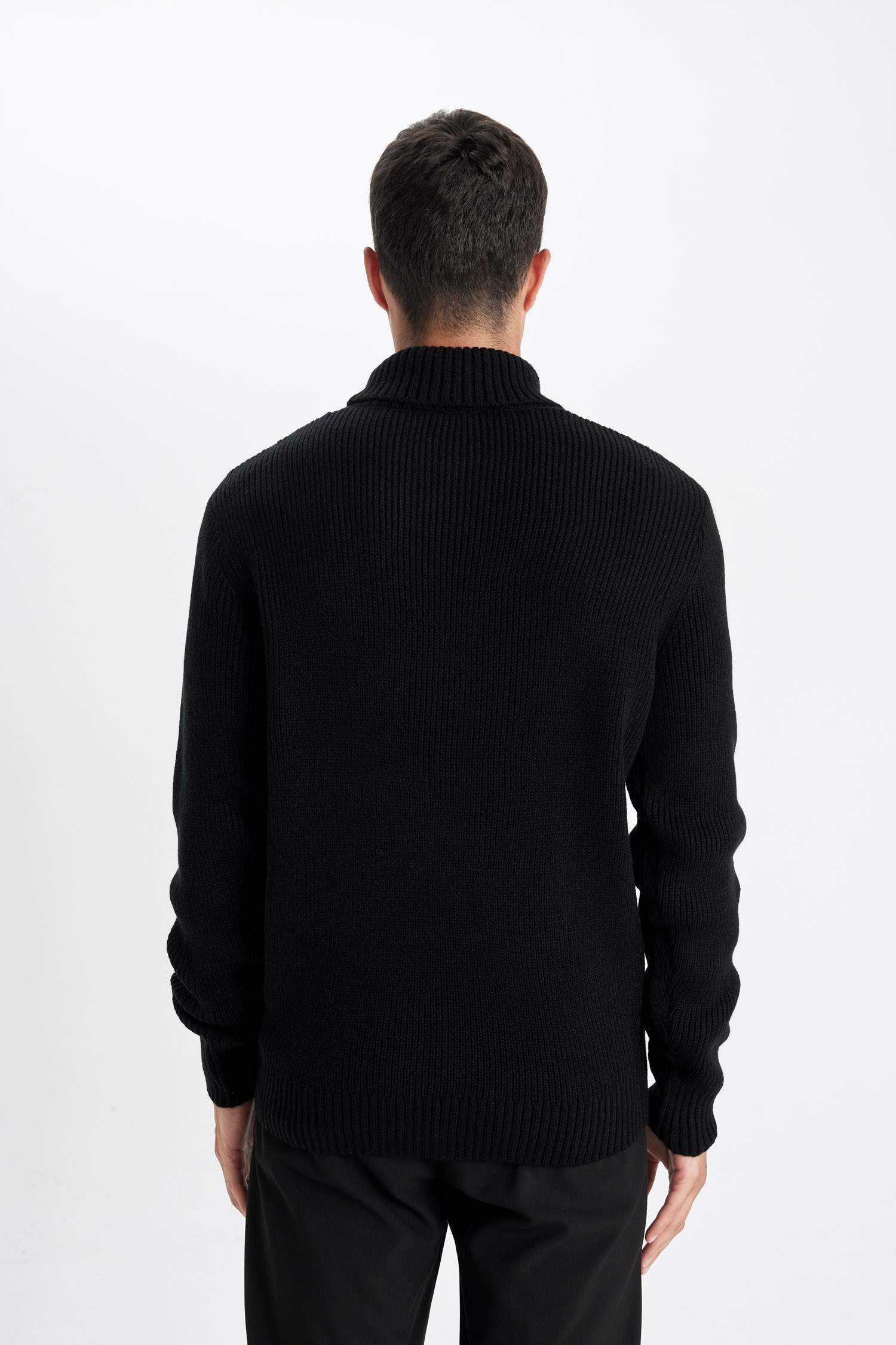 Standart Fit Normal Kesim Yarım Balıkçı Yaka Basic Düz Triko Kazak