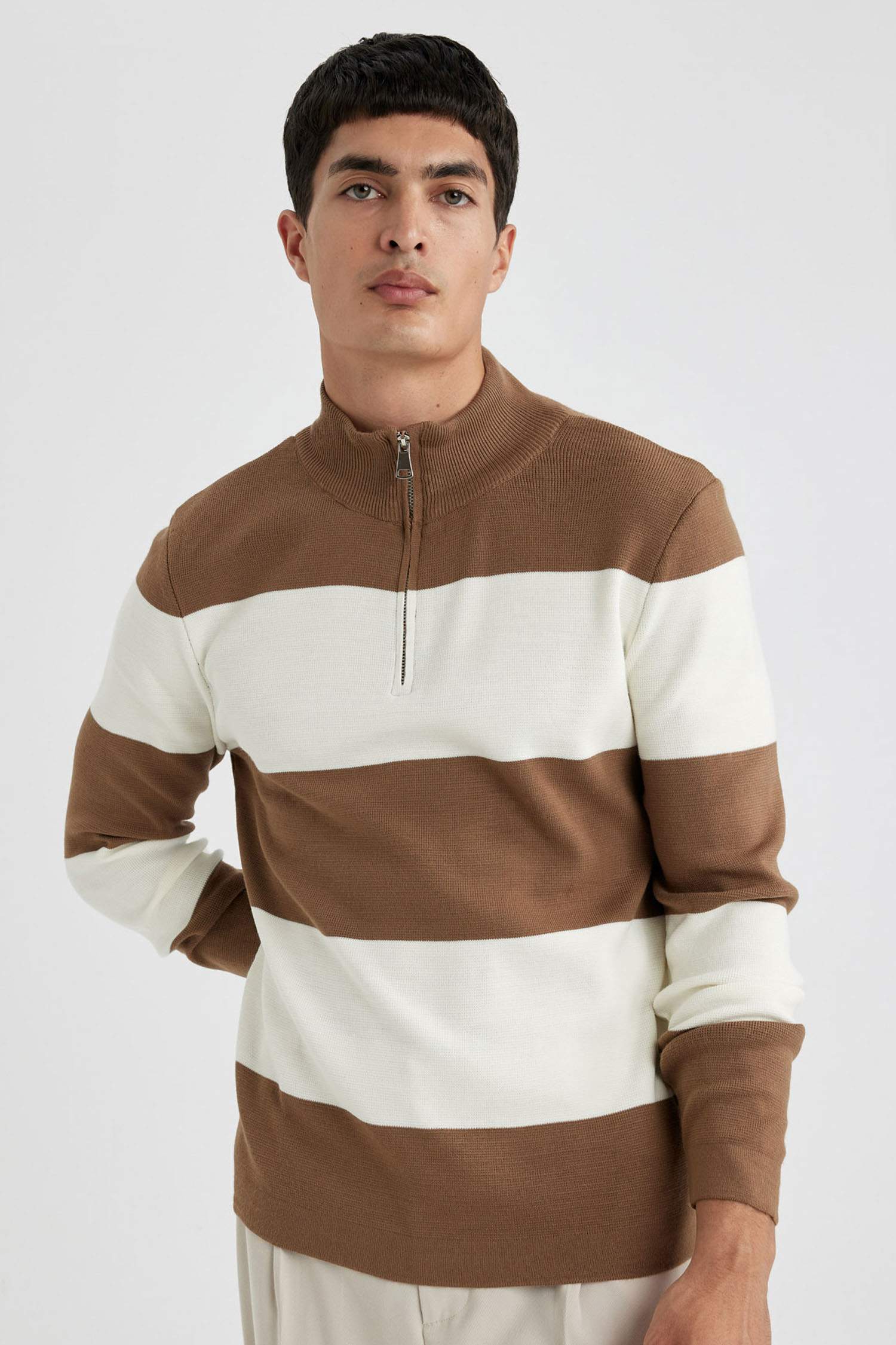 Пуловер стандартного крою з коміром стійкою трикотажний для чоловіків