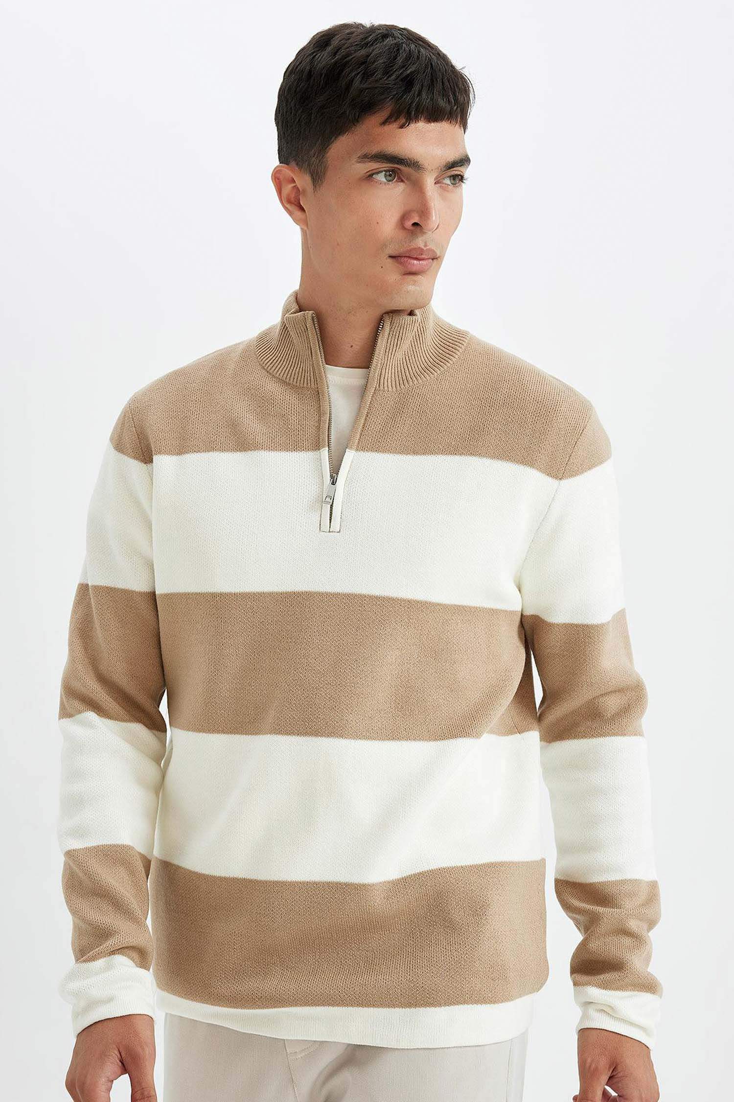 Standart Fit Normal Kesim Çizgili Dik Yaka Fermuarlı Triko Kazak