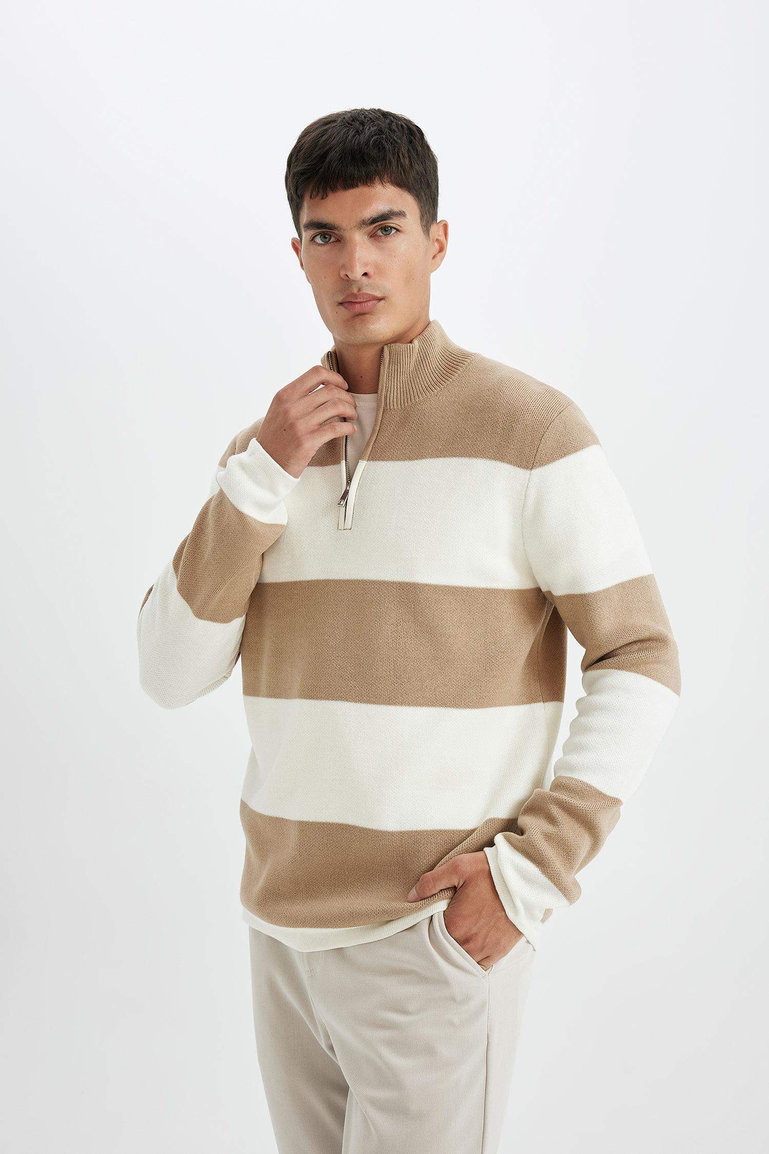 Standart Fit Normal Kesim Çizgili Dik Yaka Fermuarlı Triko Kazak