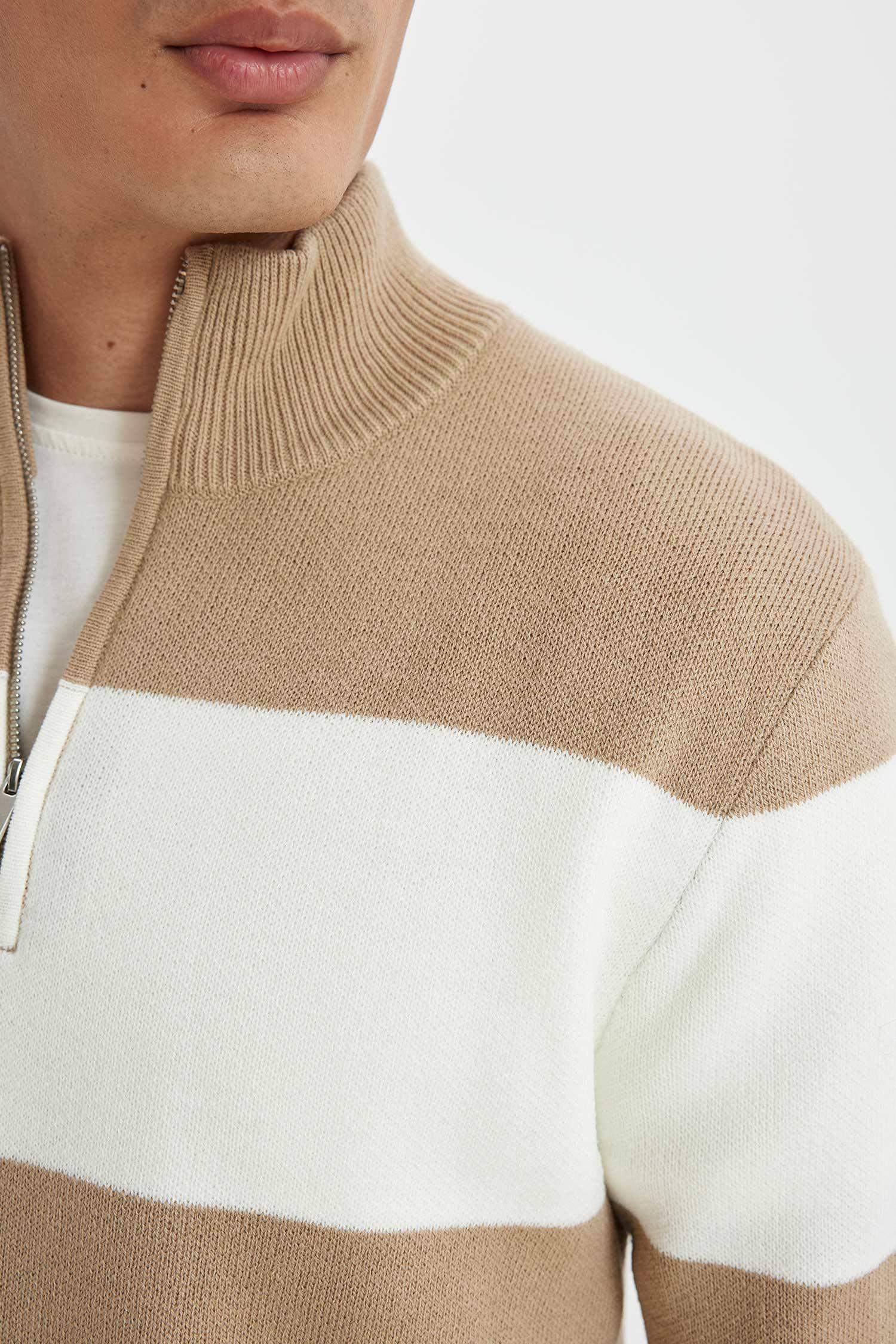 Standart Fit Normal Kesim Çizgili Dik Yaka Fermuarlı Triko Kazak