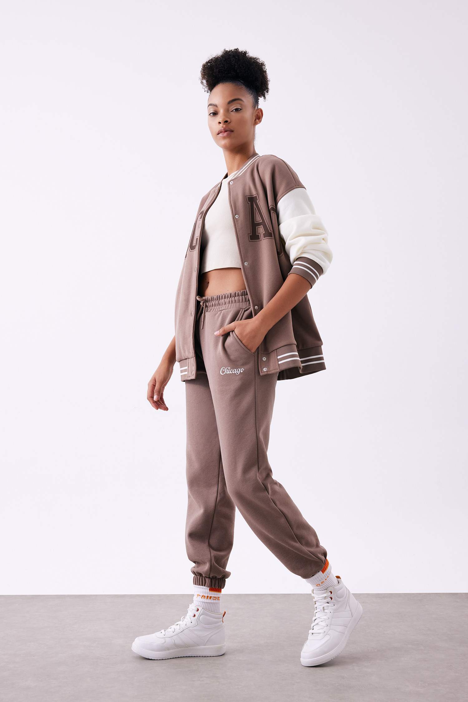 Standard Fit Pocketed Long Sweatpants