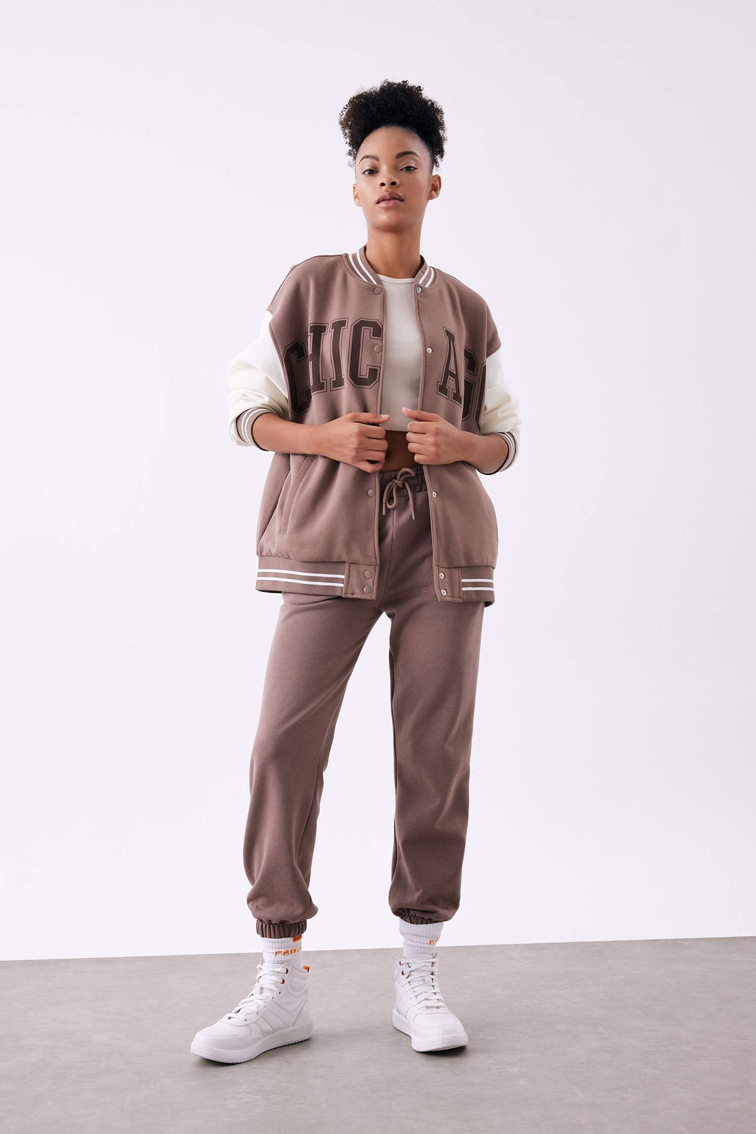 Standard Fit Pocketed Long Sweatpants