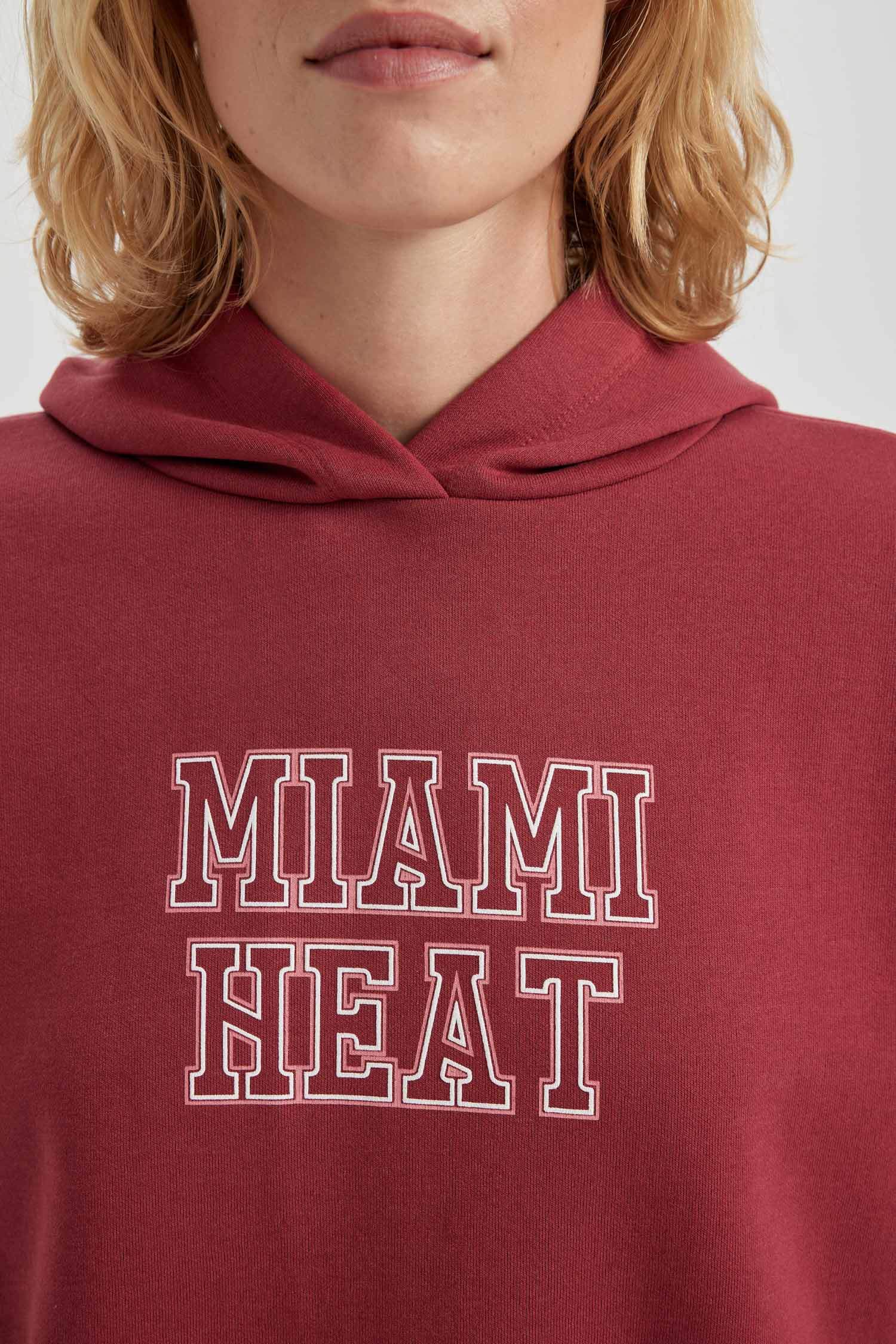 Red WOMAN DeFactoFit NBA Miami Heat Oversize Fit V-Neck Sweatshirt 2721803