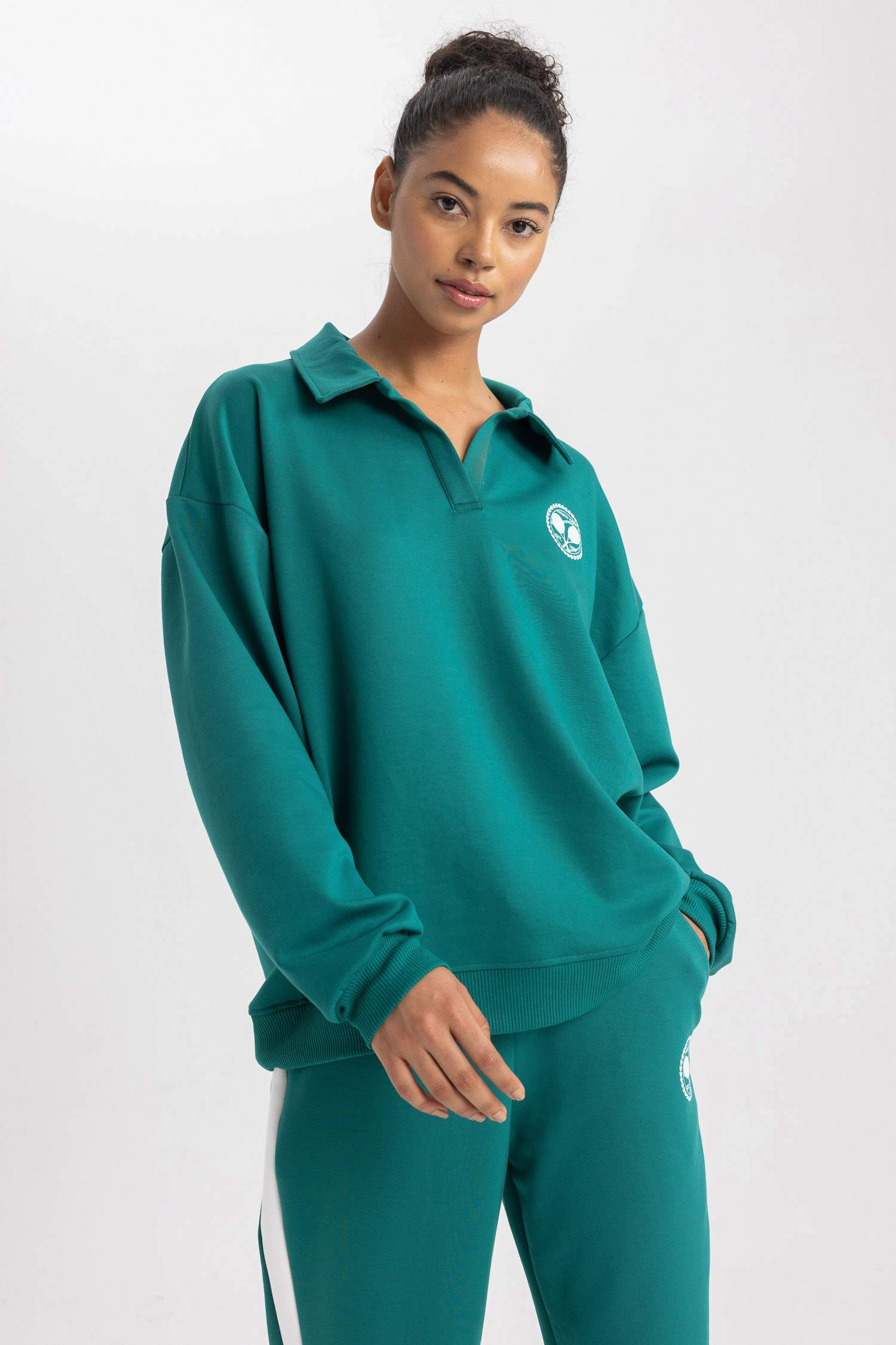 Світшот оверсайз з вирізом поло з принтом слоганом Неопрен для жінок