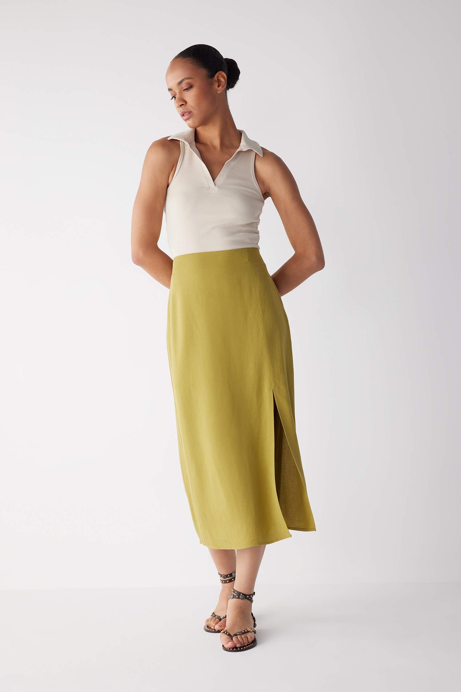 Юбка миди со средней талией