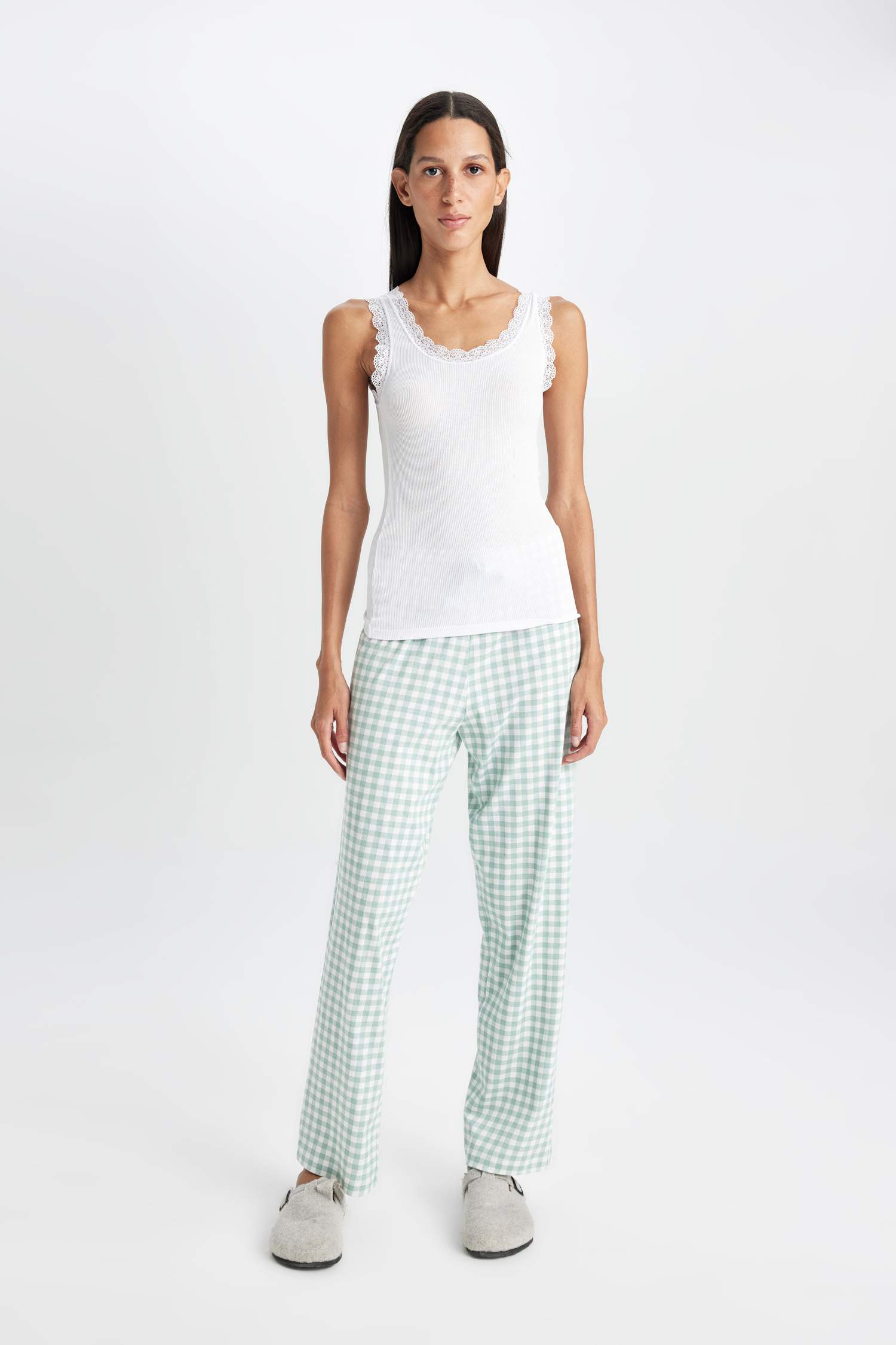 Yuvarlak Yaka Dantel Detaylı Ribana Atlet-Fall in Love