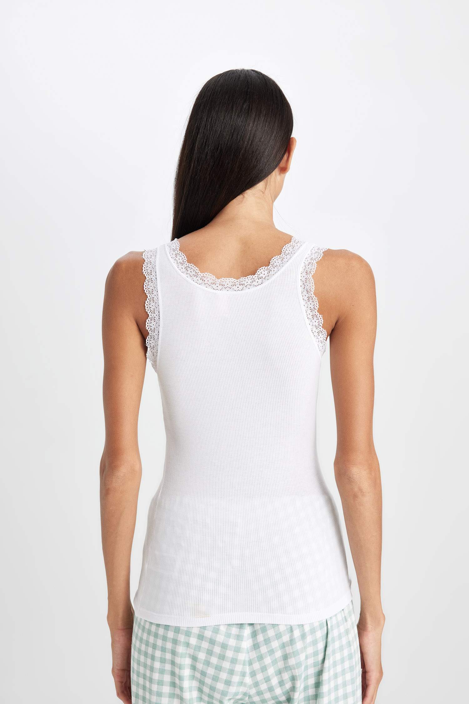 Yuvarlak Yaka Dantel Detaylı Ribana Atlet-Fall in Love