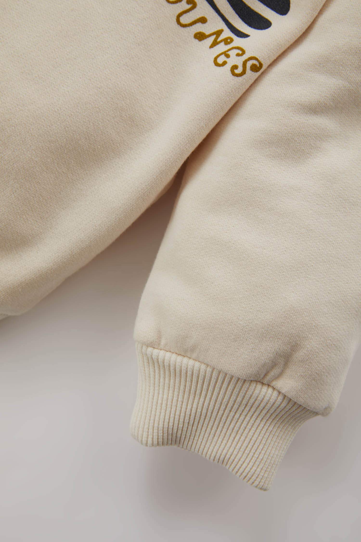 Свитшот стандартного кроя с кргулым вырезом мягкий