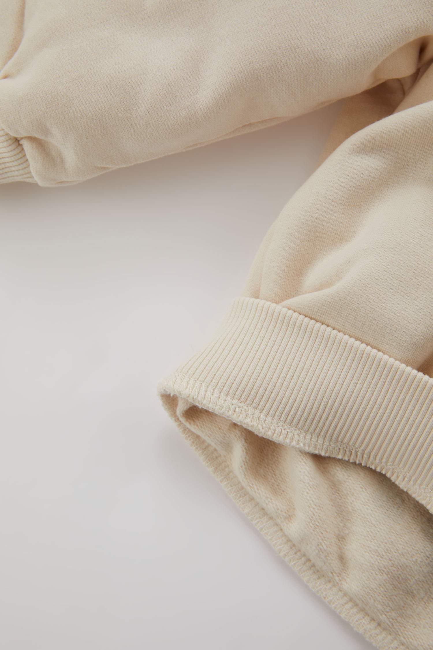 Свитшот стандартного кроя с кргулым вырезом мягкий