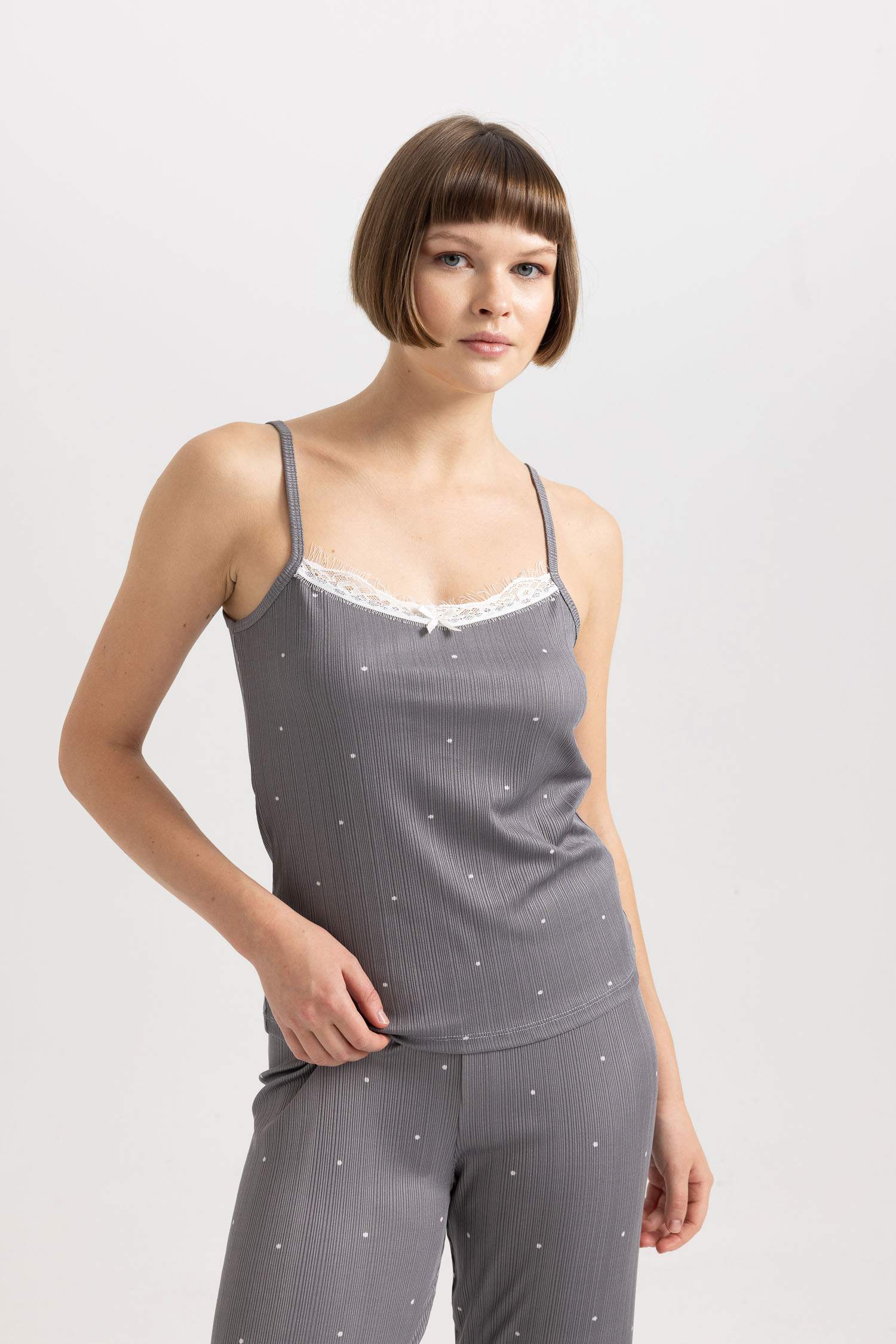 Regular Fit Askılı Pijama Üstü-Fall in Love 