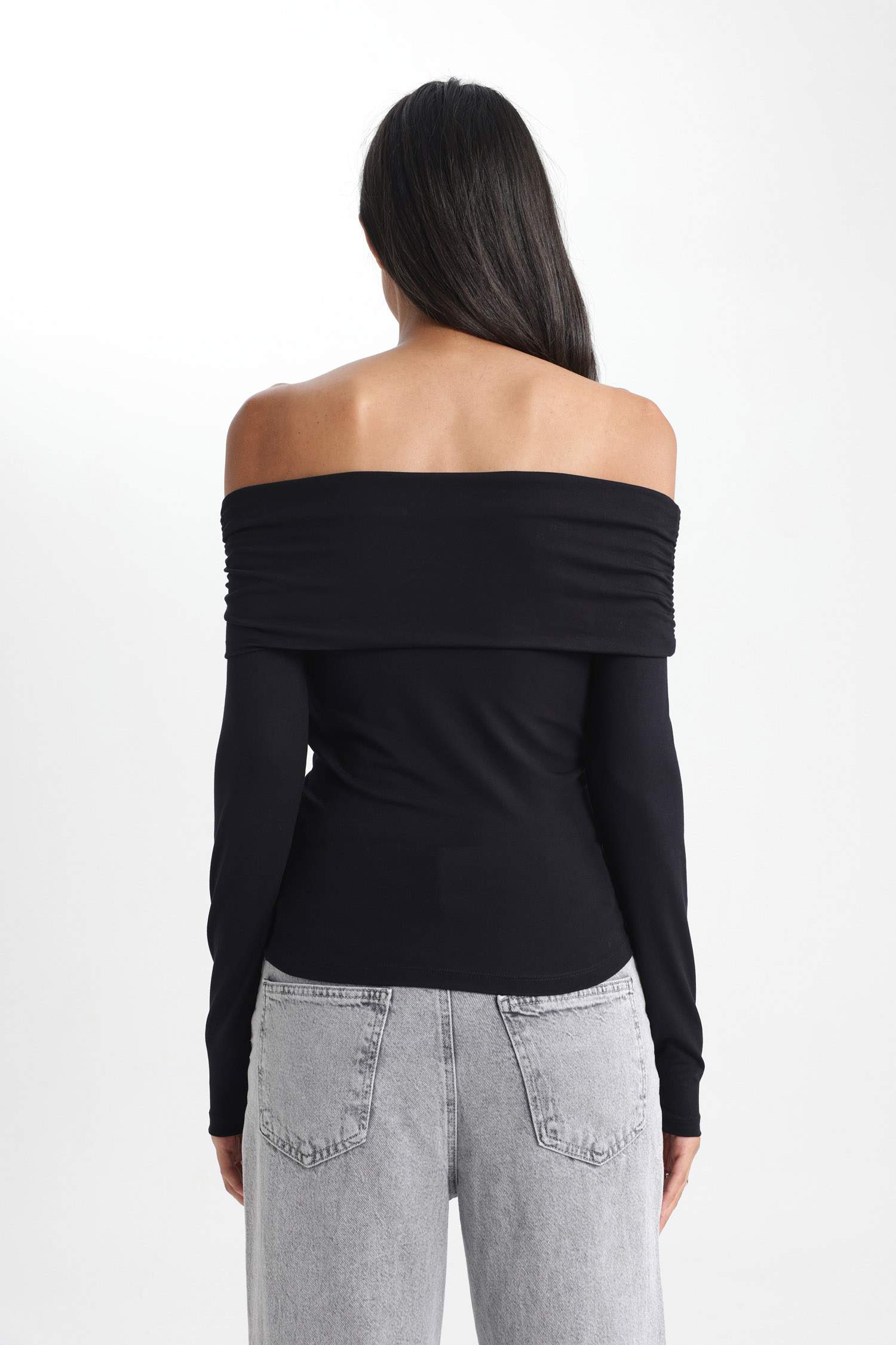 қайық тәріздес жаға Ұзын жеңді футболка