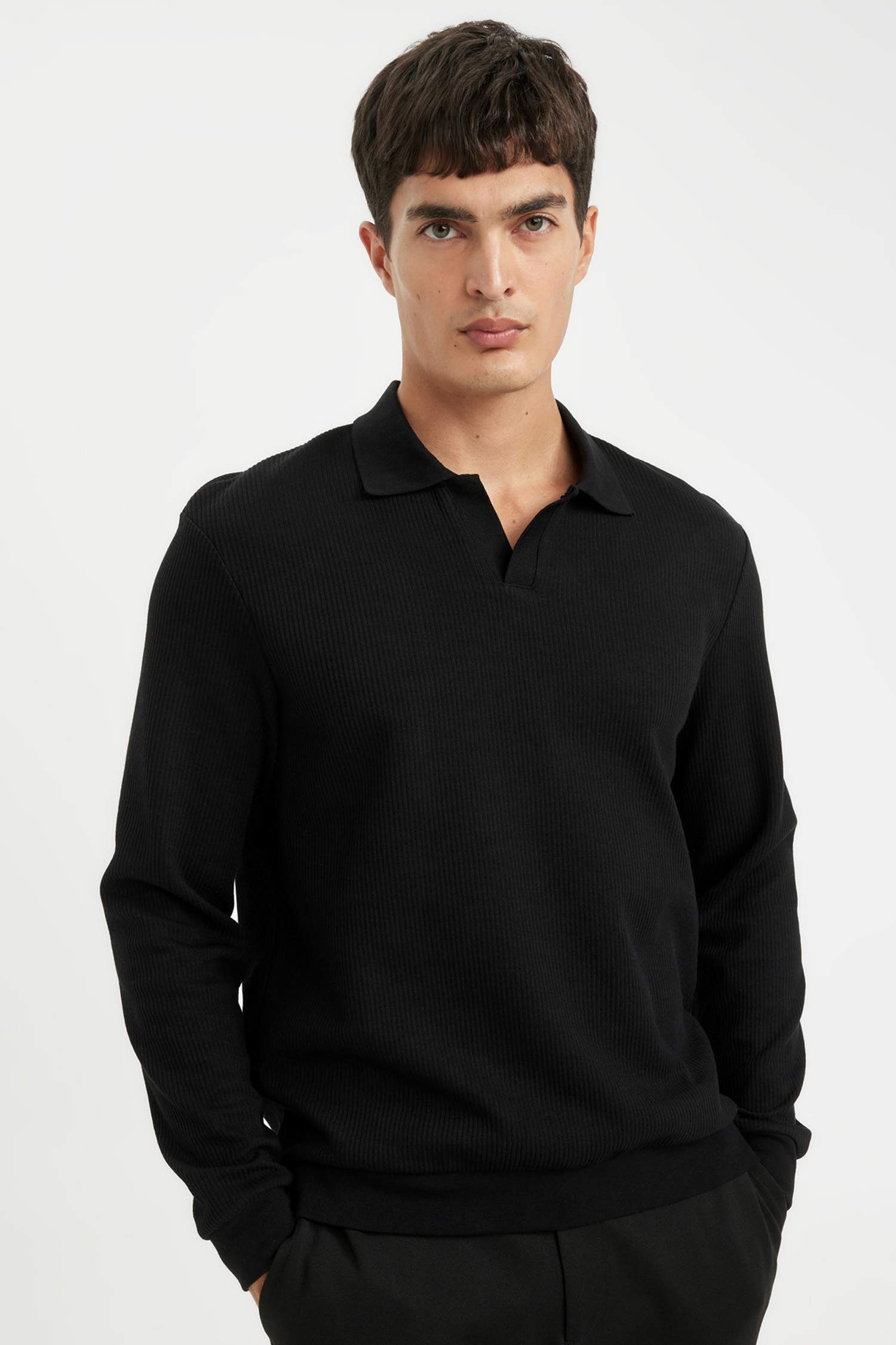 سويت شيرت قصة عادية بياقة بولو