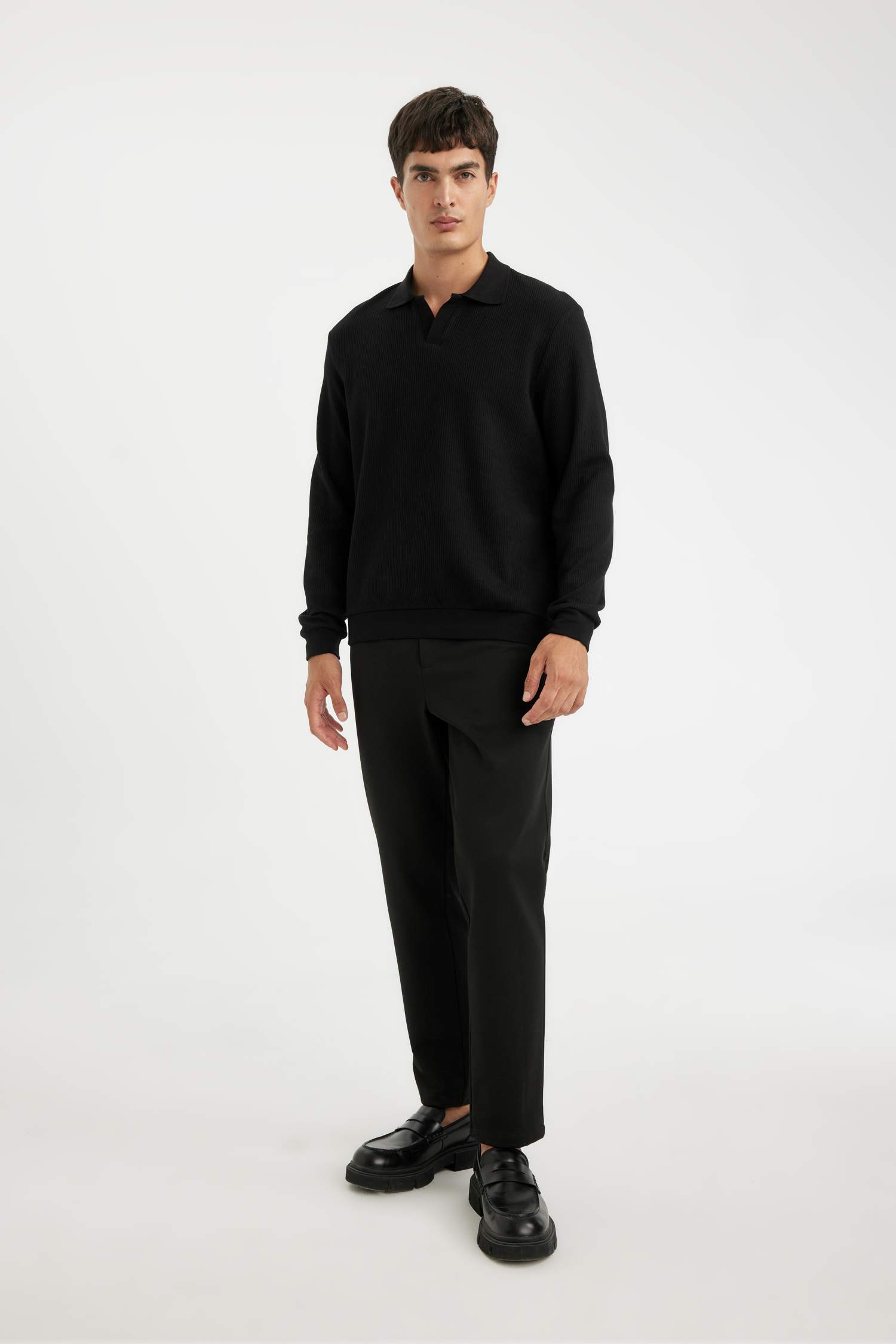 سويت شيرت قصة عادية بياقة بولو