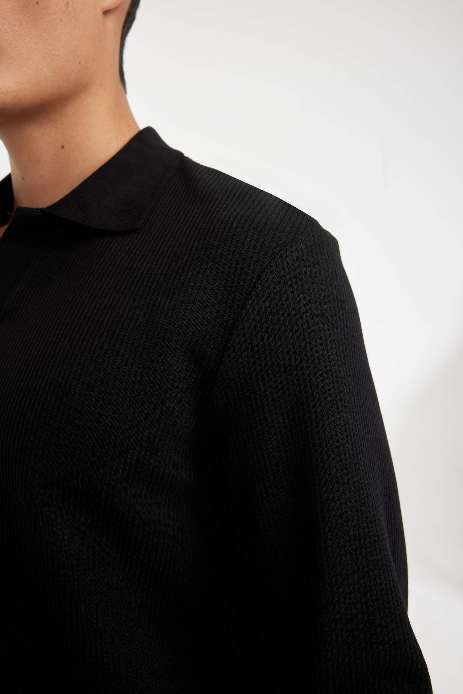 سويت شيرت قصة عادية بياقة بولو