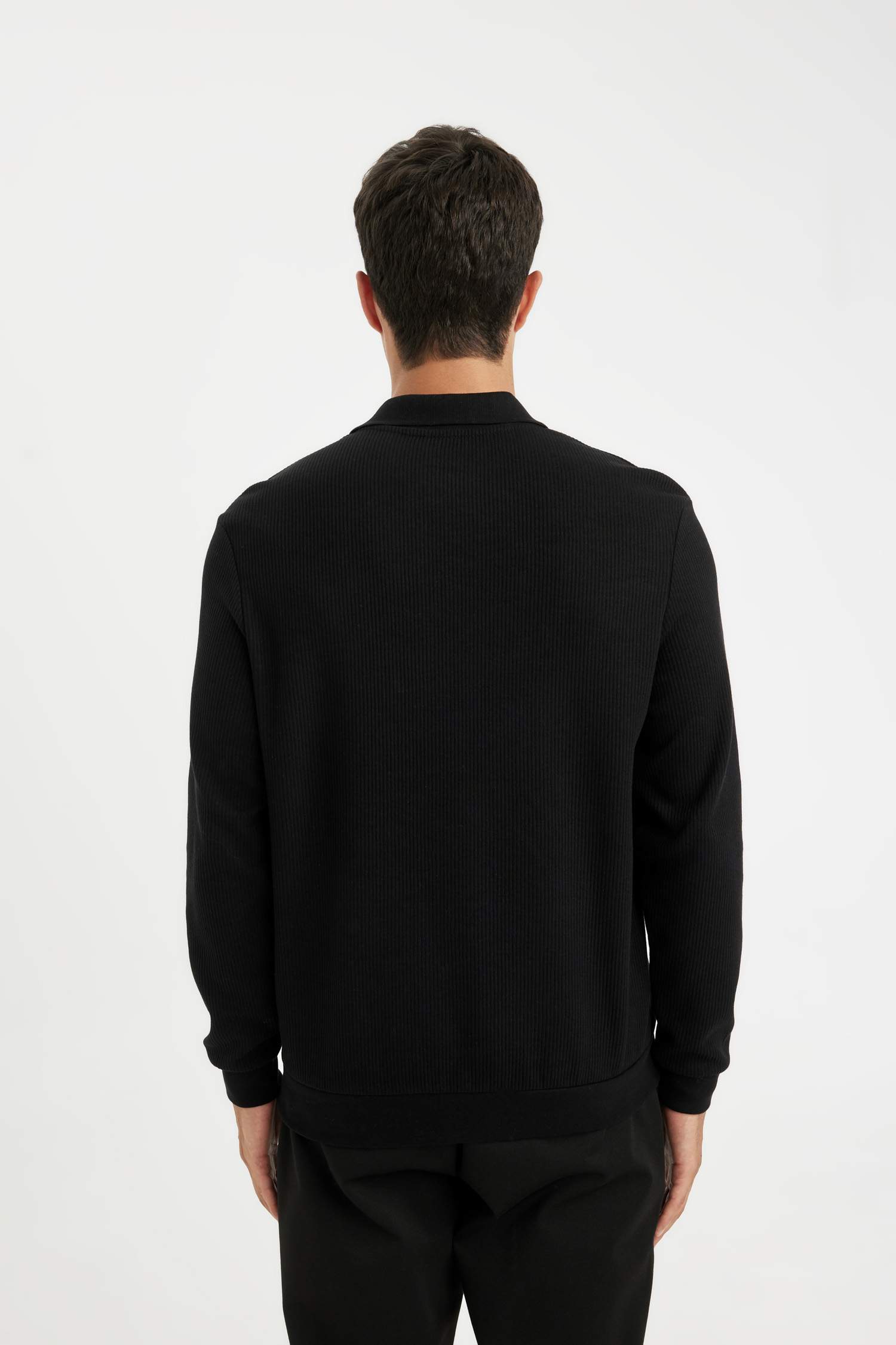 سويت شيرت قصة عادية بياقة بولو