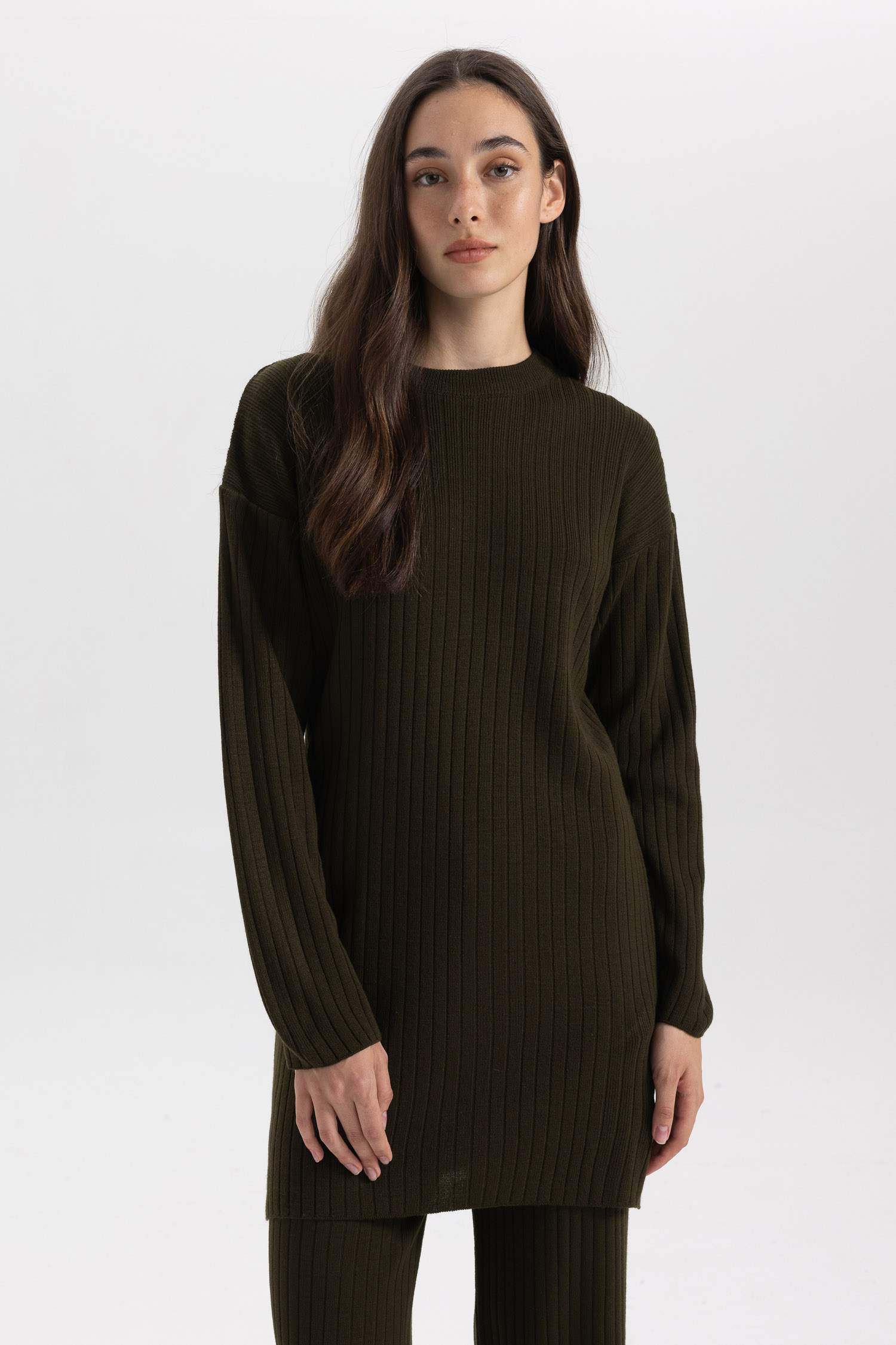 تونيك بقصة عادية بياخة مستديرة