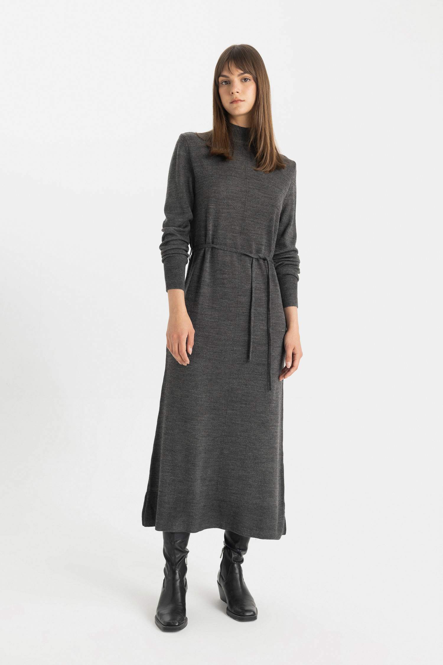 	Regular Fit Yarım Balıkçı Yaka Basic Düz Yırtmaçlı Uzun Kollu Maxi Triko Elbise