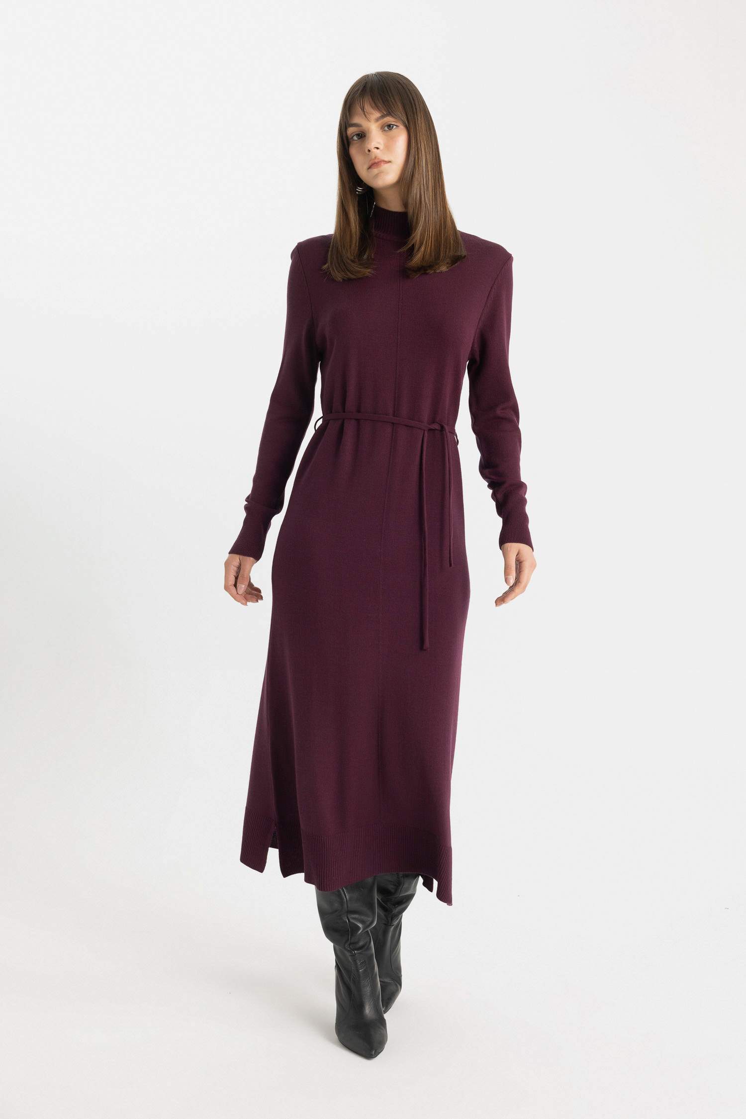 فستان كم طويل قصة عادية وياقة عالية