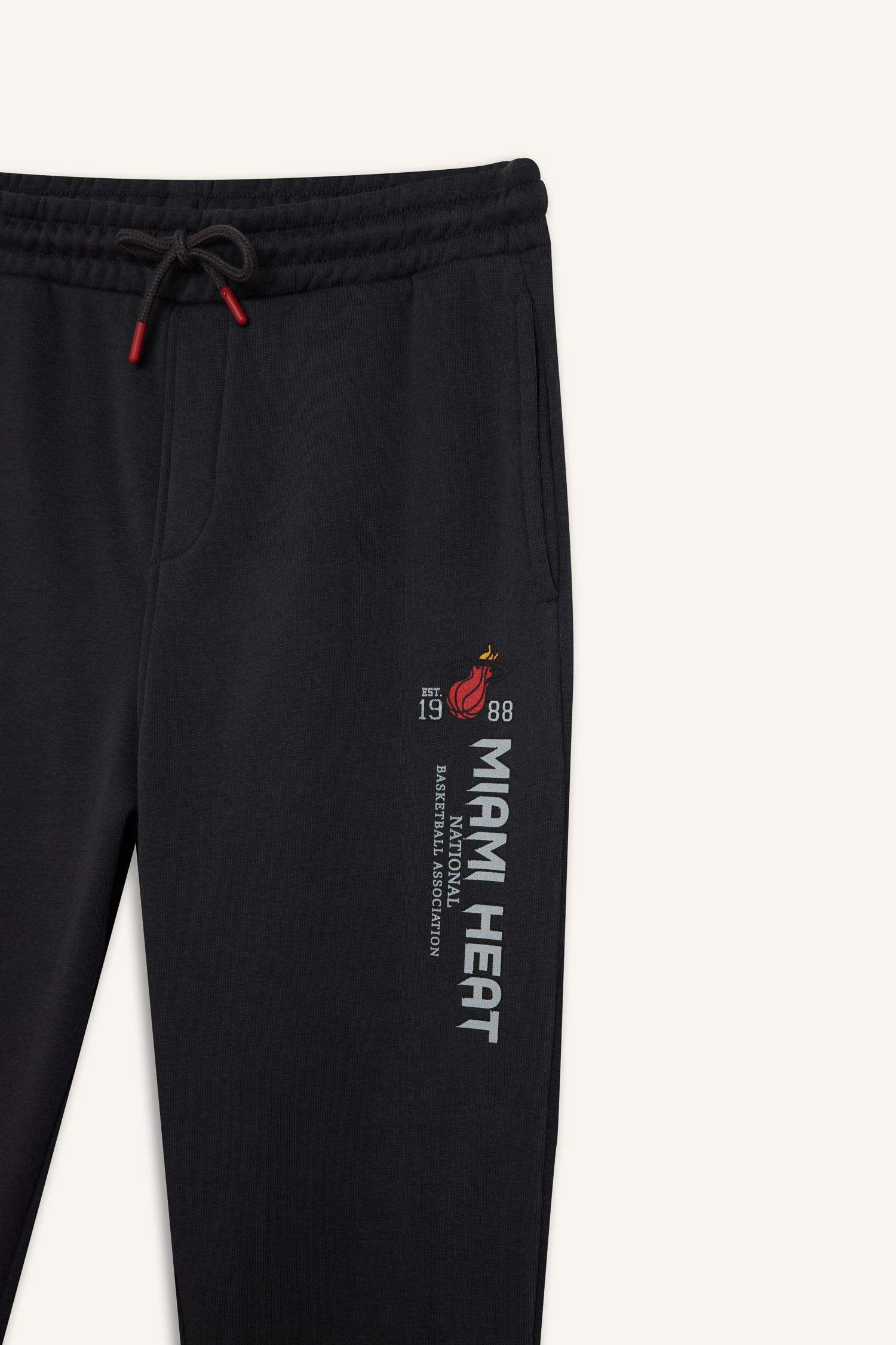 DeFactoFit NBA Miami Heat Kalın Jogger Eşofman Altı Standart Fit Beli Bağcıklı Cepli 