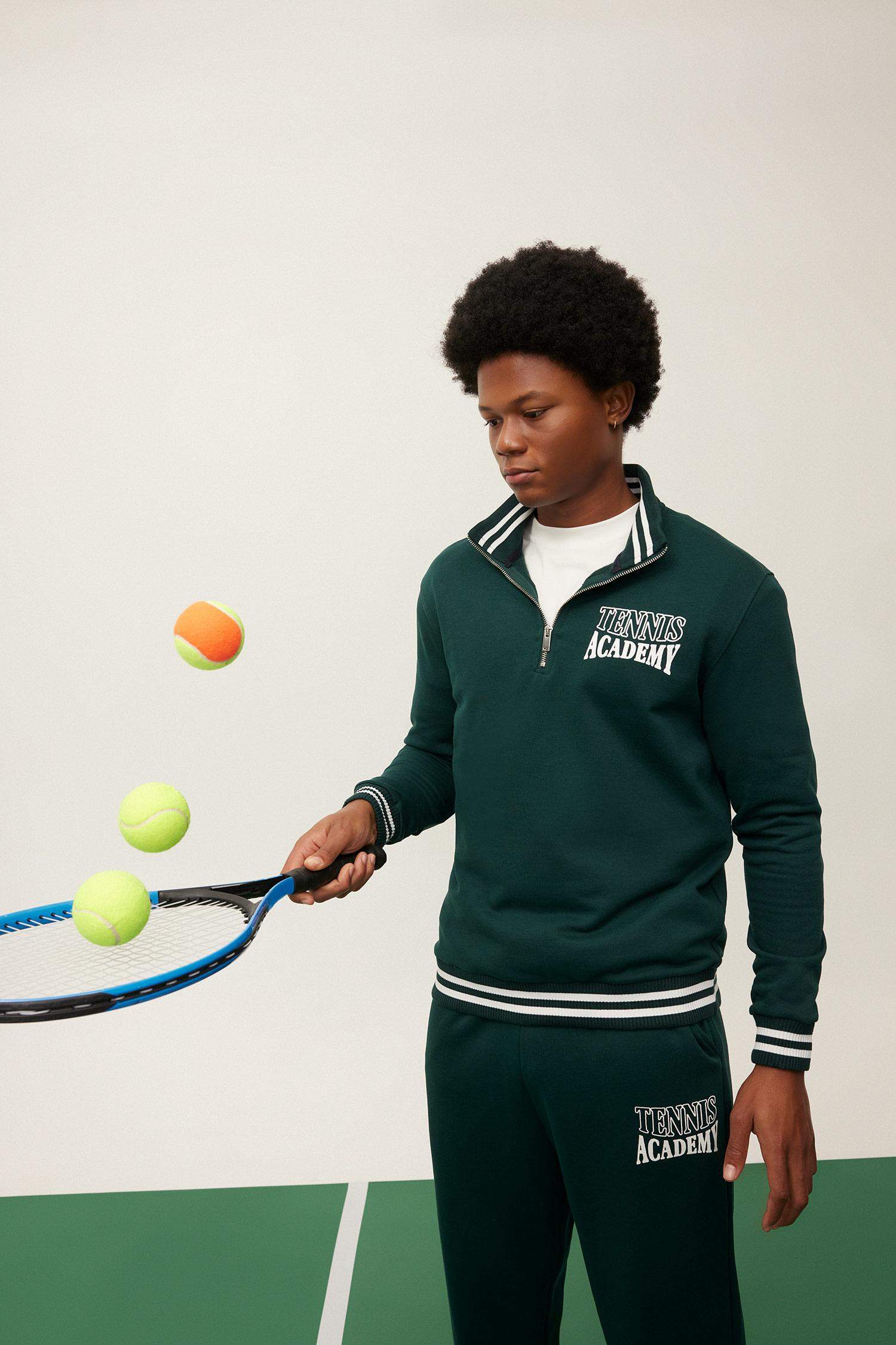 Standart Fit Dik Yaka Yarım Fermuarlı Baskılı Sporcu Sweatshirt