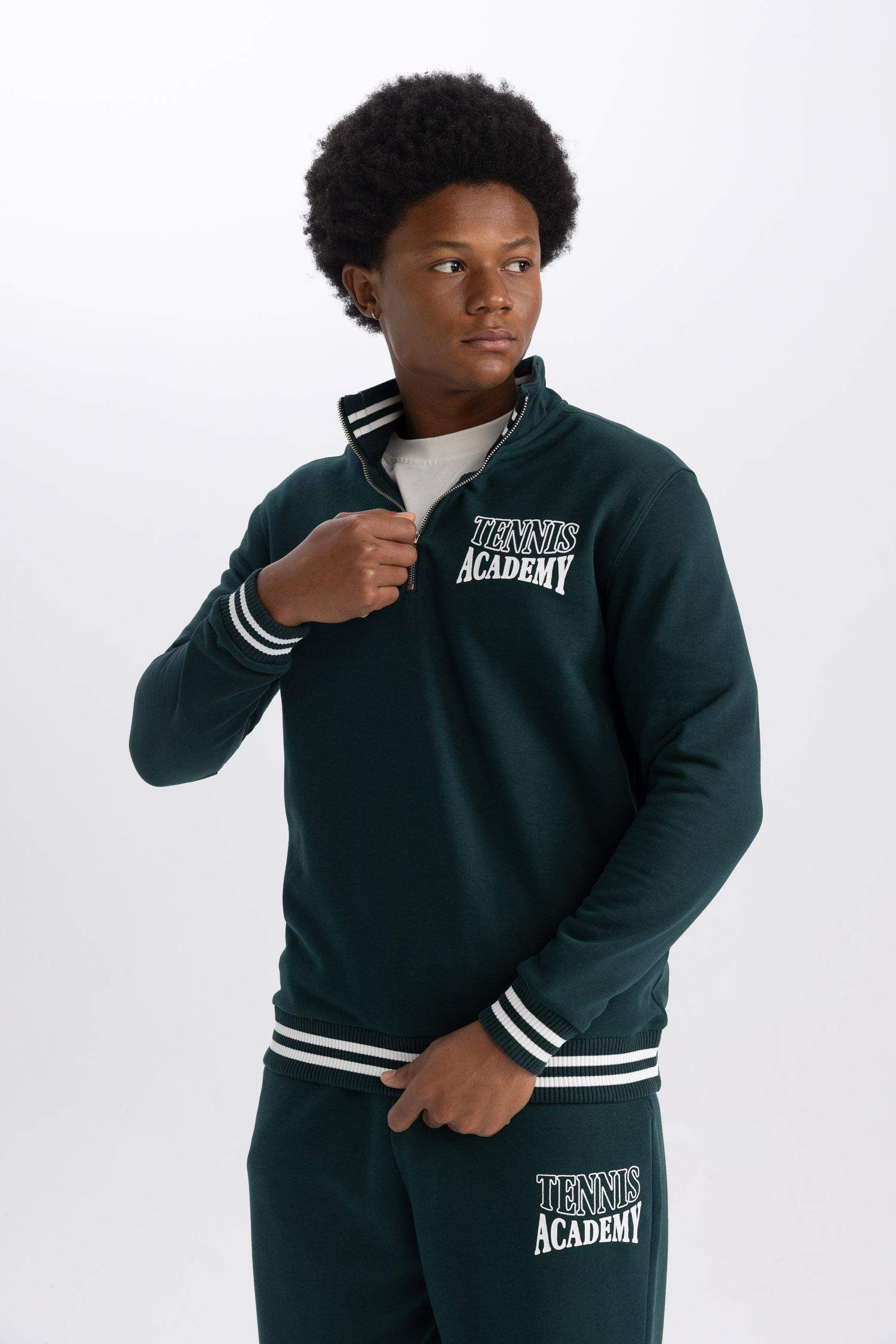 Standart Fit Dik Yaka Yarım Fermuarlı Baskılı Sporcu Sweatshirt