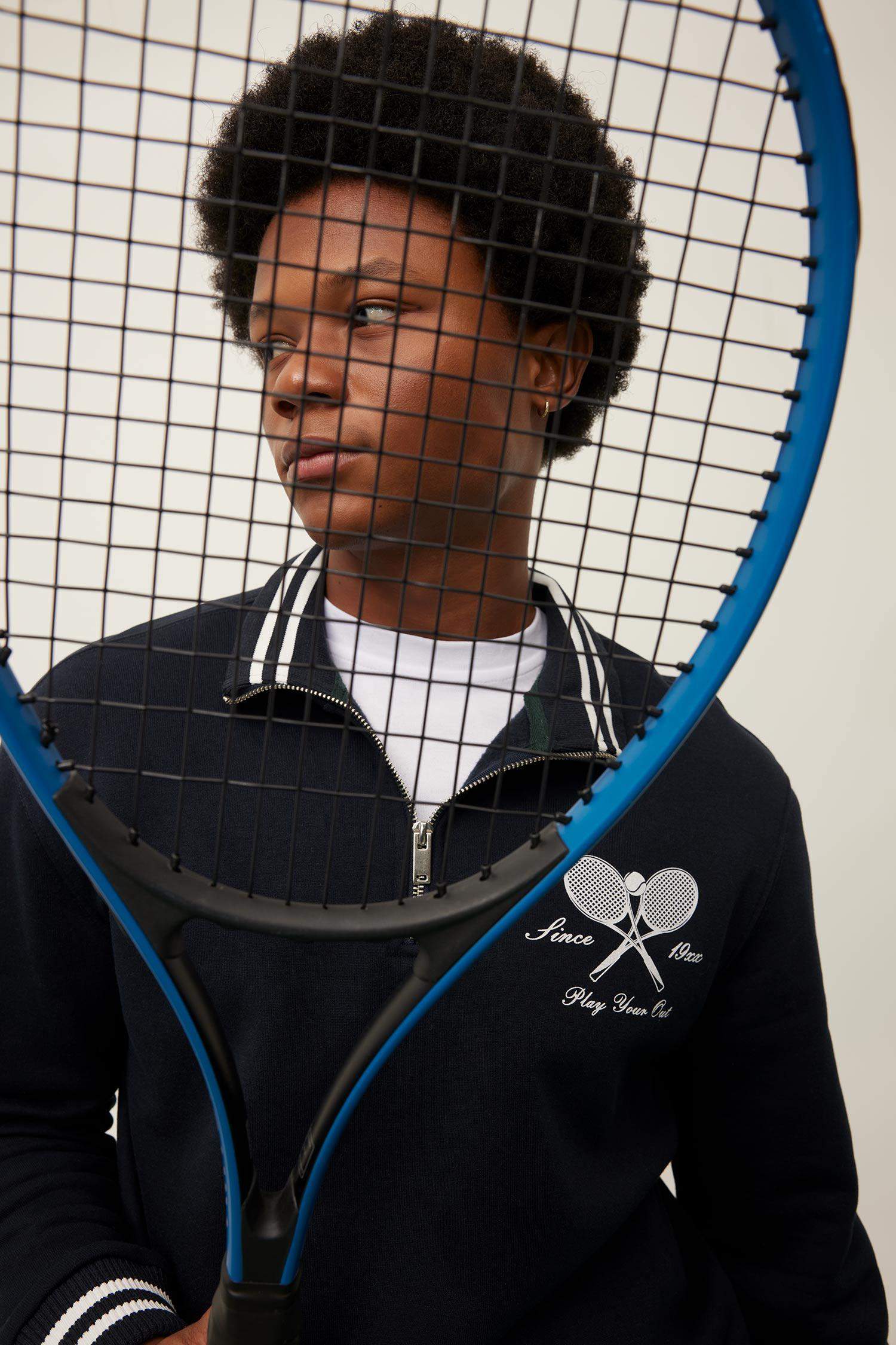 Standart Fit Dik Yaka Sporcu Yarım Fermuarlı Baskılı Sweatshirt