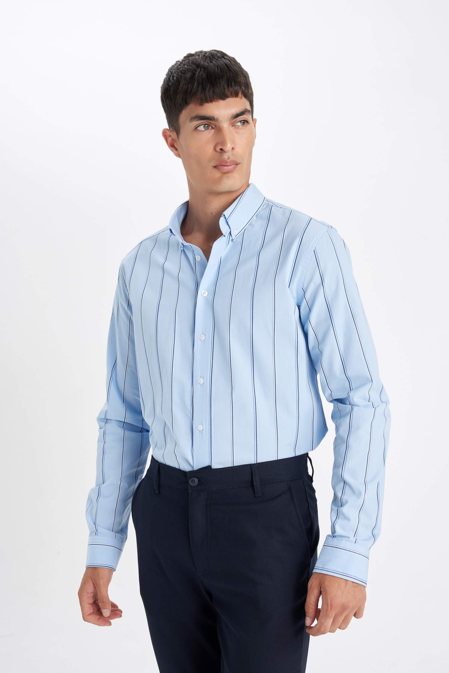 Chemise Coupe Moderne à Manches Longues Col Polo