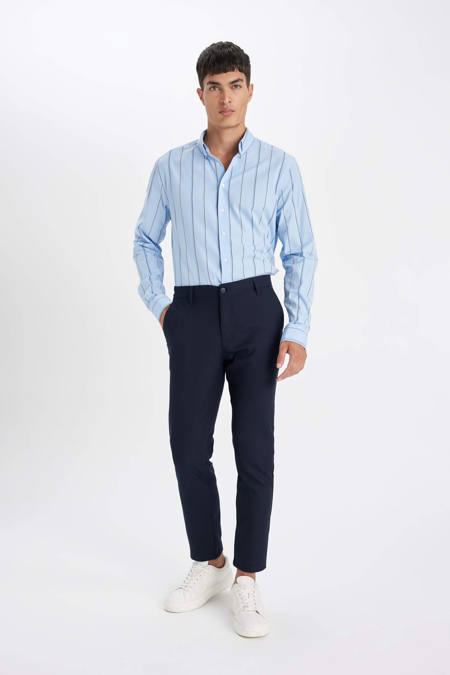 Chemise Coupe Moderne à Manches Longues Col Polo