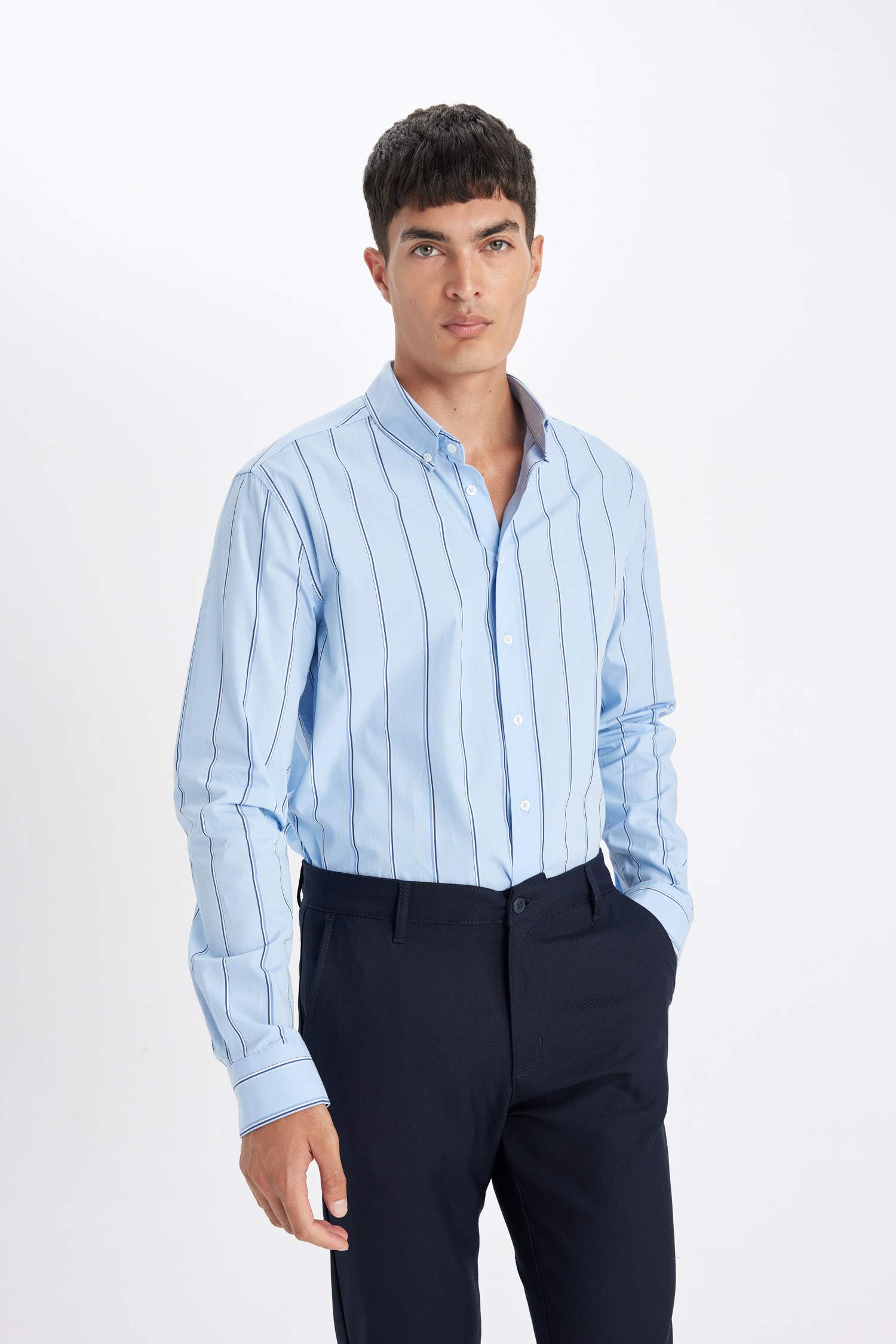 Chemise Coupe Moderne à Manches Longues Col Polo