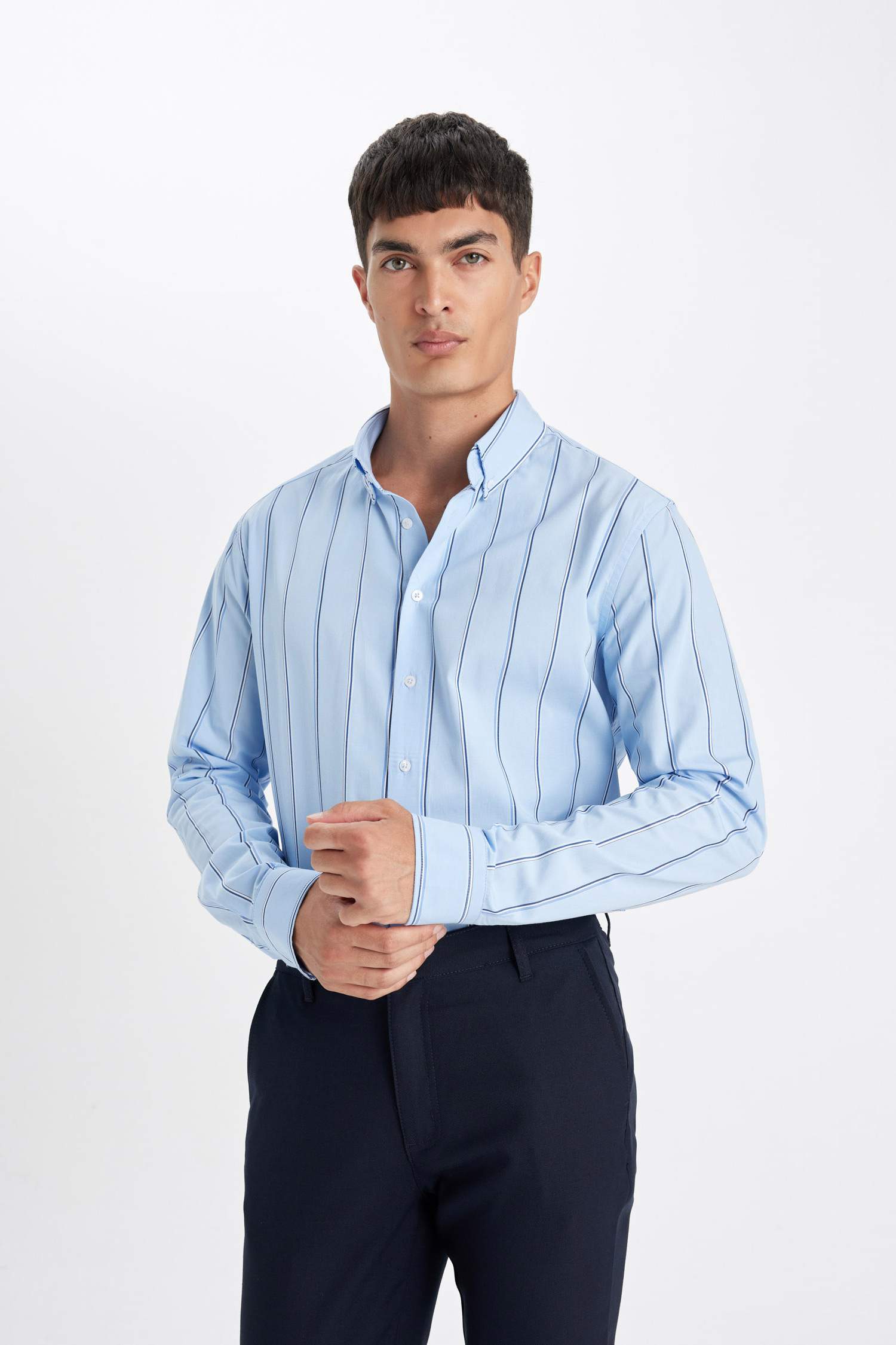 Chemise Coupe Moderne à Manches Longues Col Polo