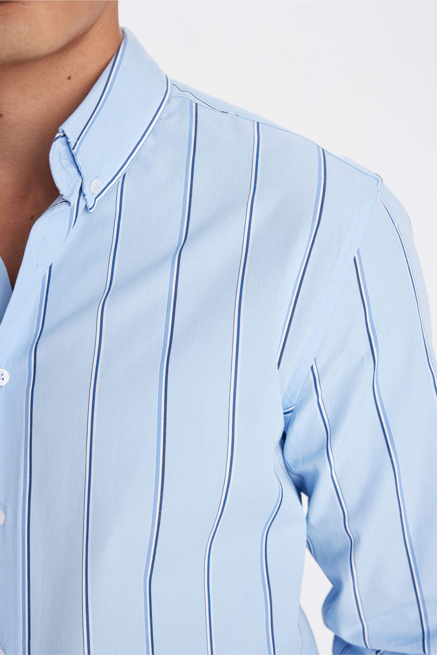 Chemise Coupe Moderne à Manches Longues Col Polo