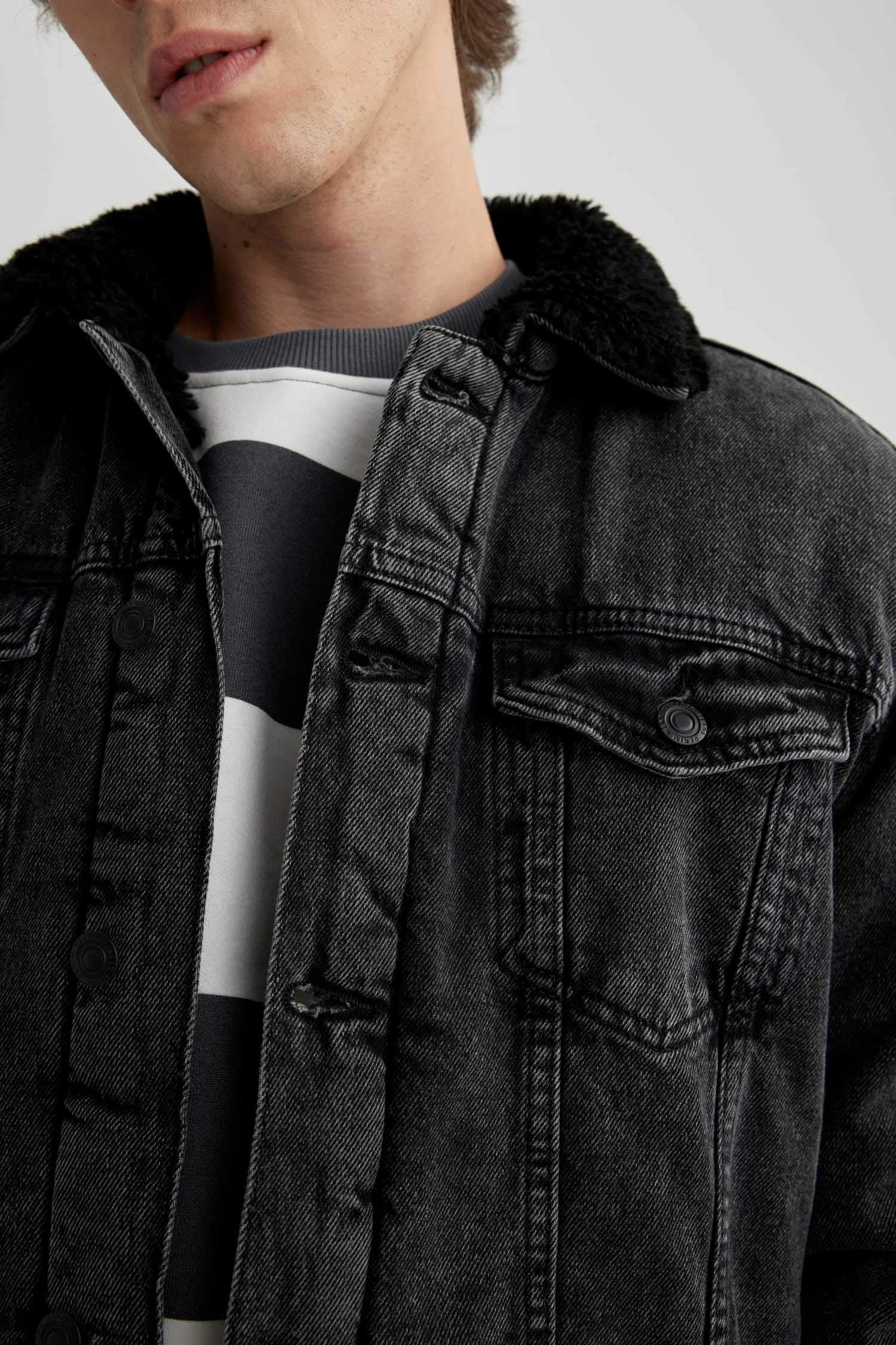 Slim Fit Faux Fur Collar Jean Jacket