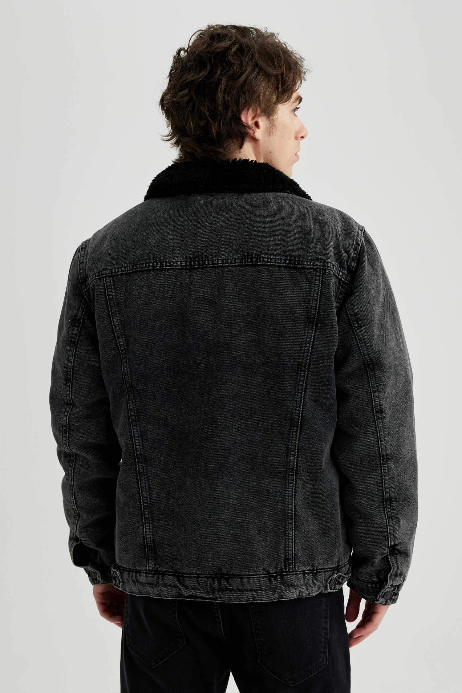 Slim Fit Faux Fur Collar Jean Jacket
