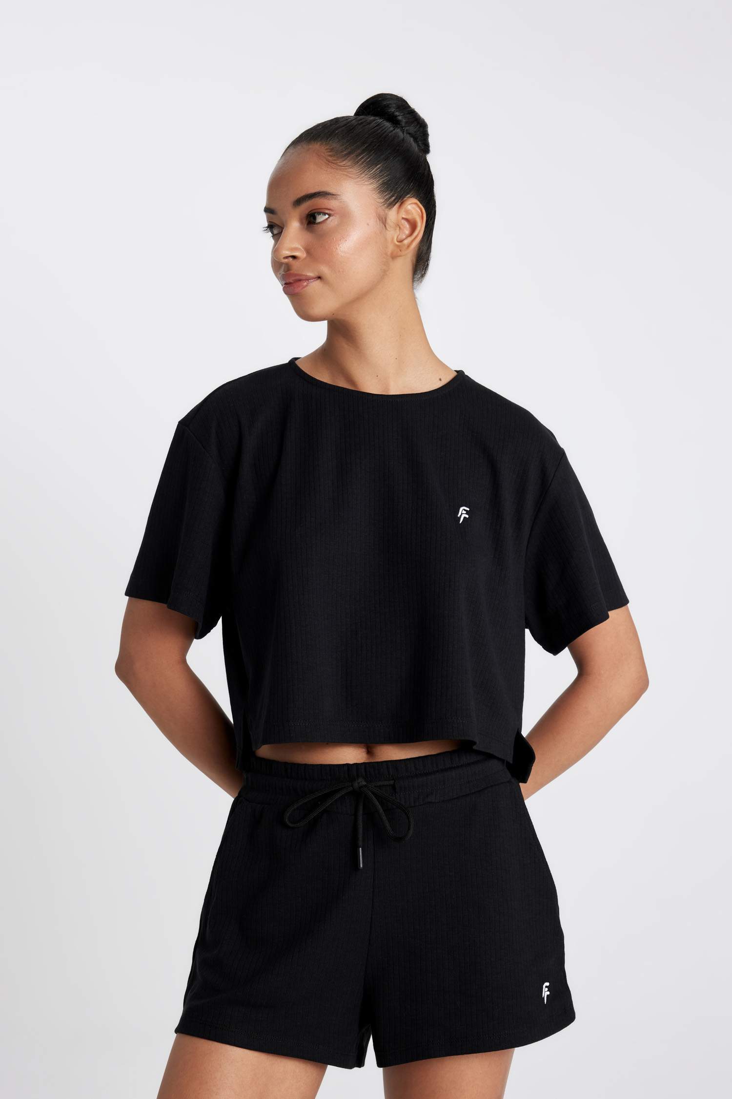 تي شيرت كروب رياضي بياقة مستديرة من DeFactoFit