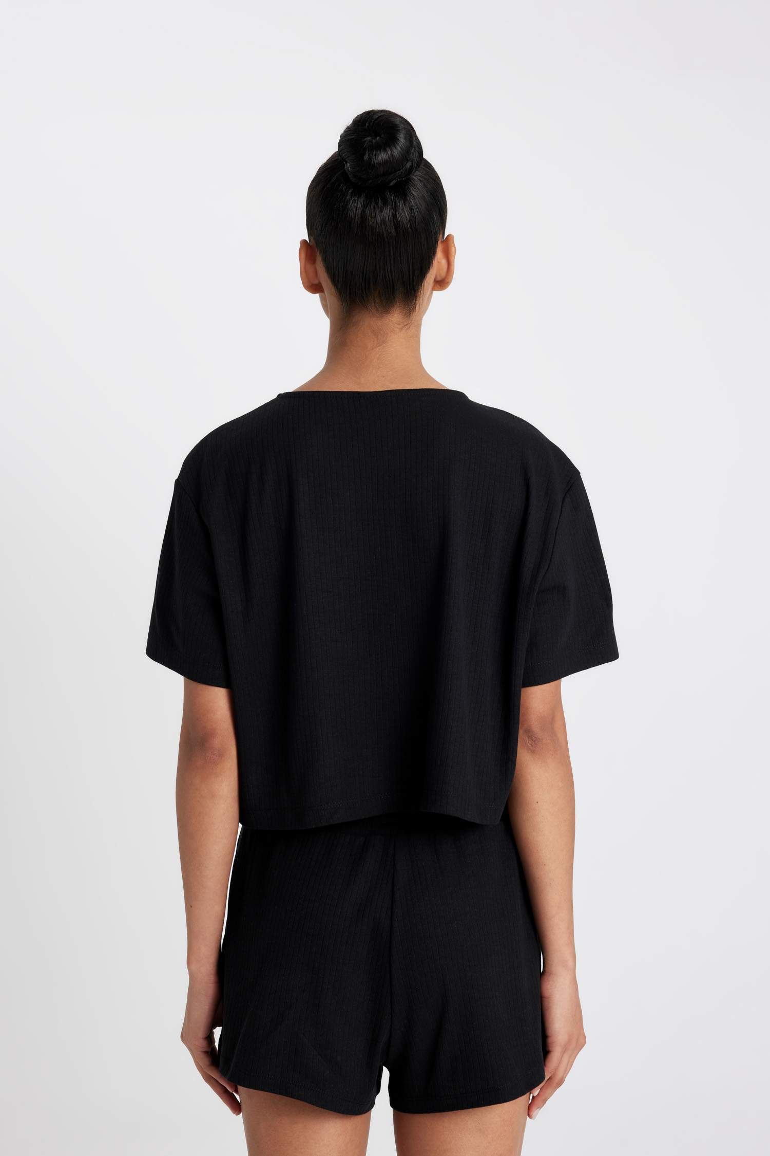 تي شيرت كروب رياضي بياقة مستديرة من DeFactoFit