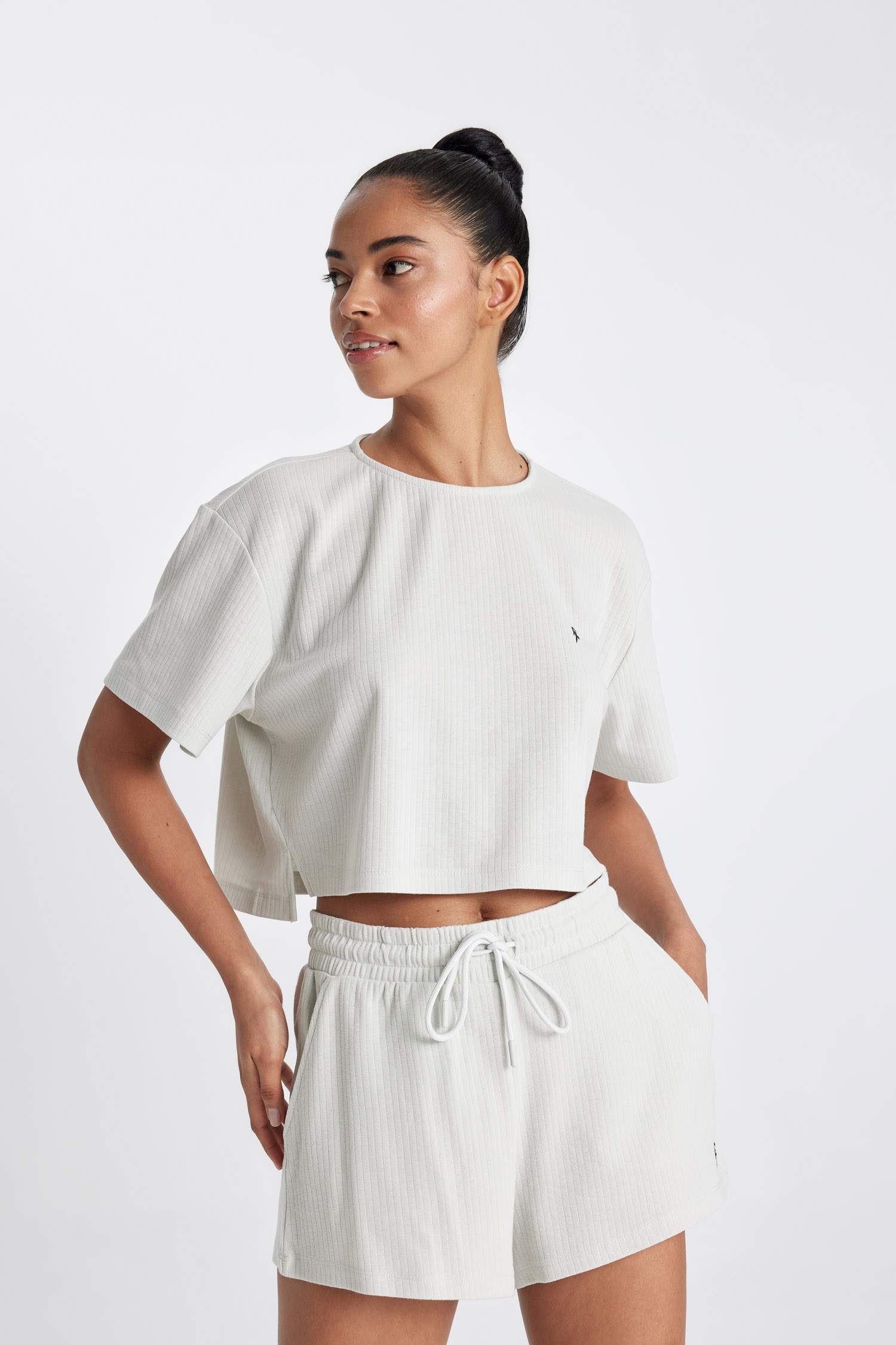 تيشيرت كروب رياضي بياخة مستديرة من DeFactoFit