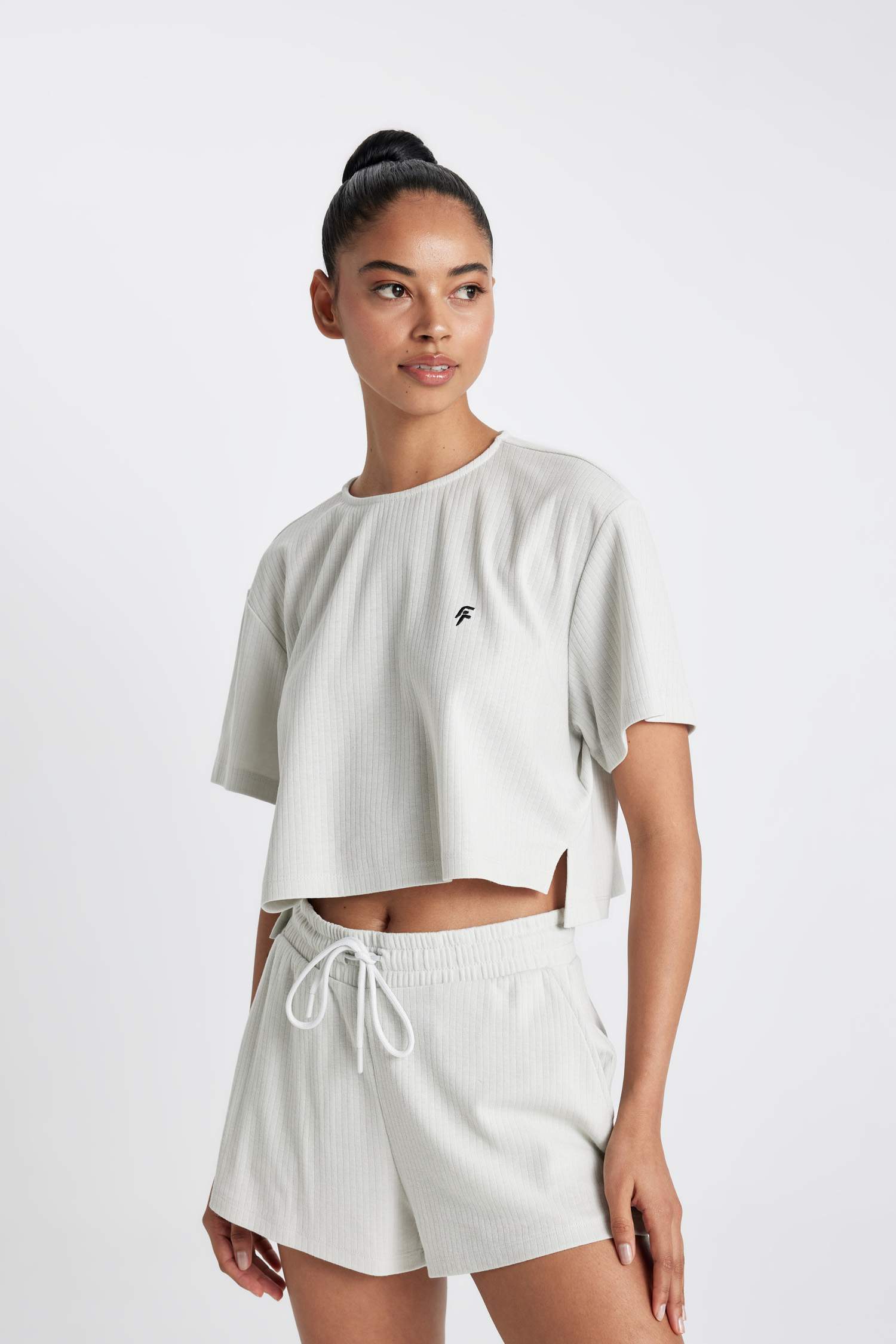 تيشيرت كروب رياضي بياخة مستديرة من DeFactoFit