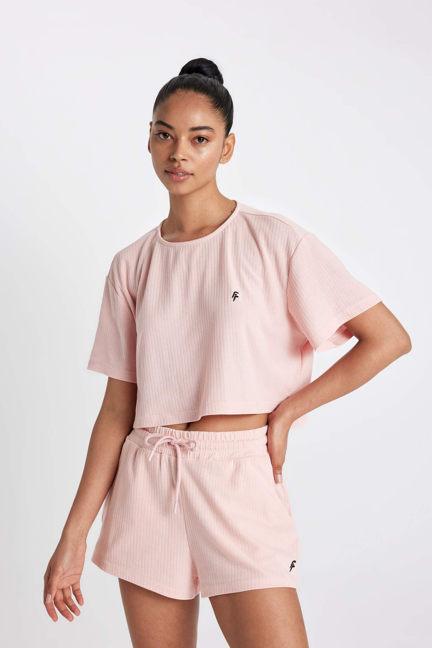 تيشيرت رياضي نص كم مضلع برقبة مستديرة من DeFactoFit