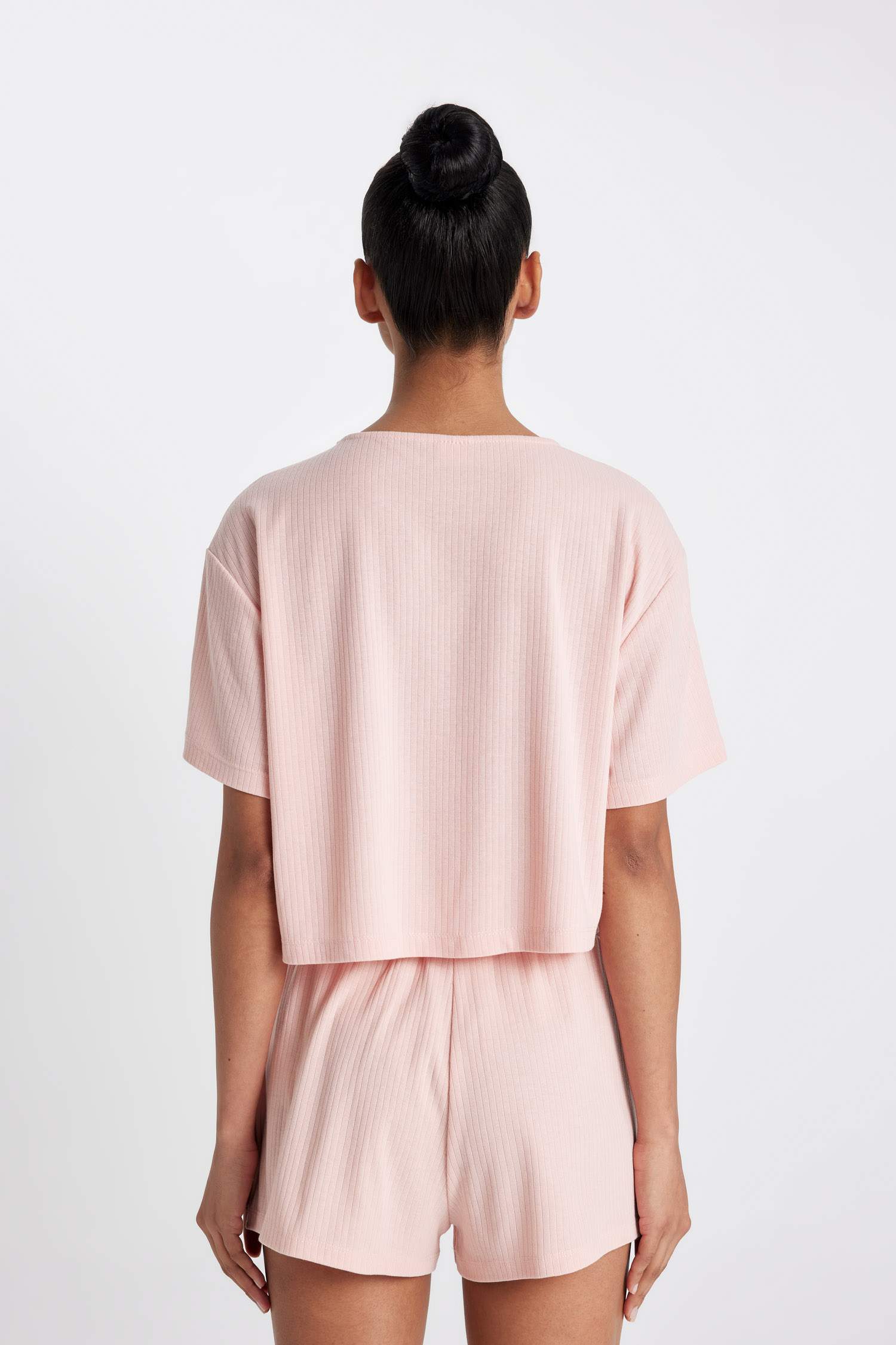 تيشيرت رياضي نص كم مضلع برقبة مستديرة من DeFactoFit