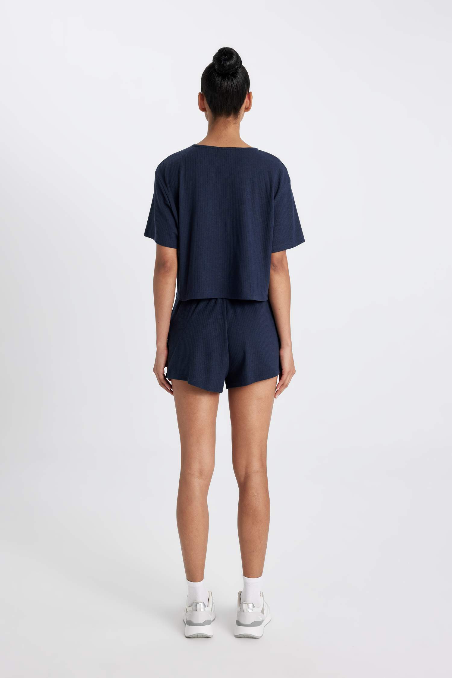 شورت كابري قصة عادية برجل عادي