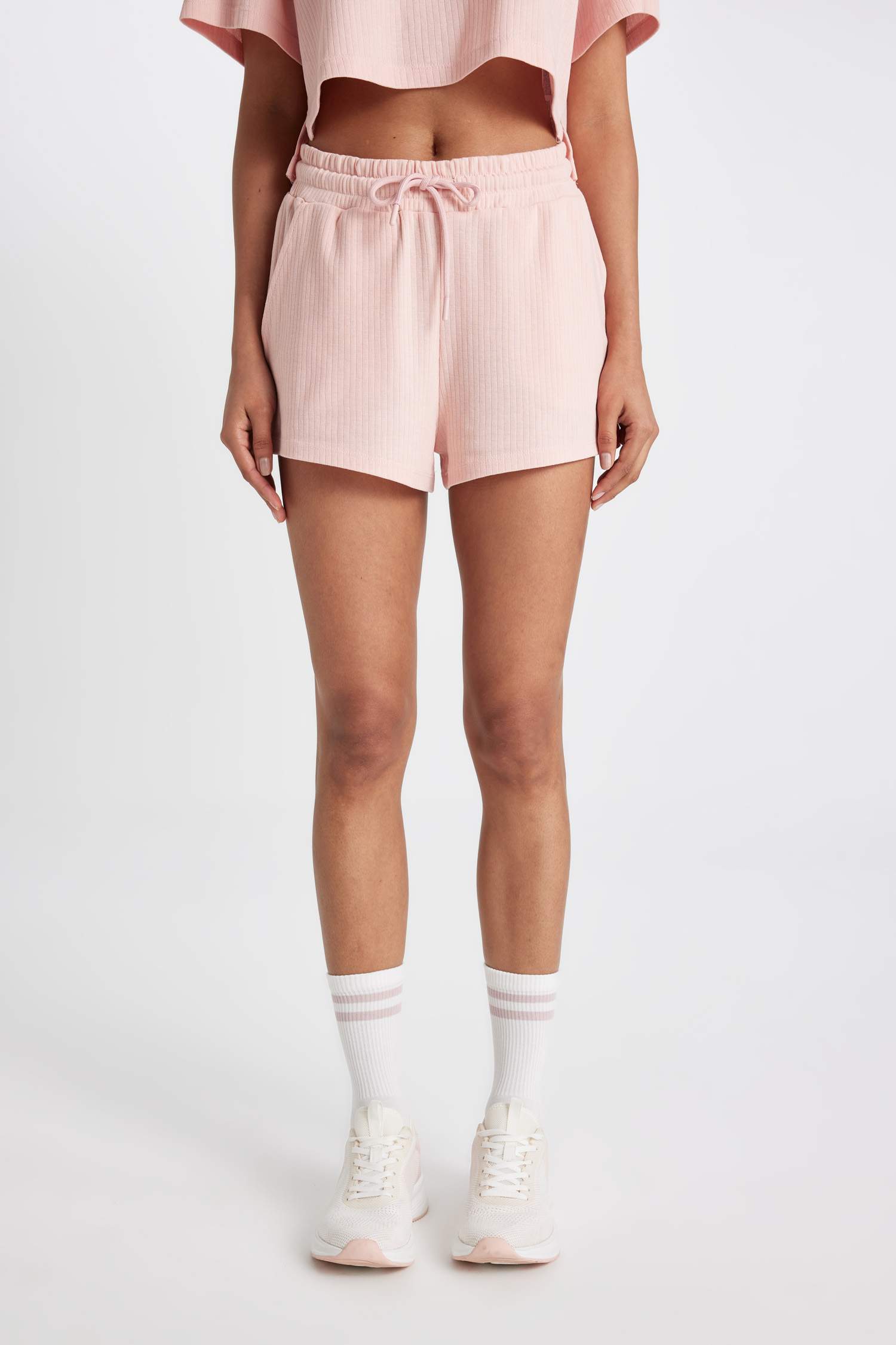 شورت كابري قصة عادية برجل عادي