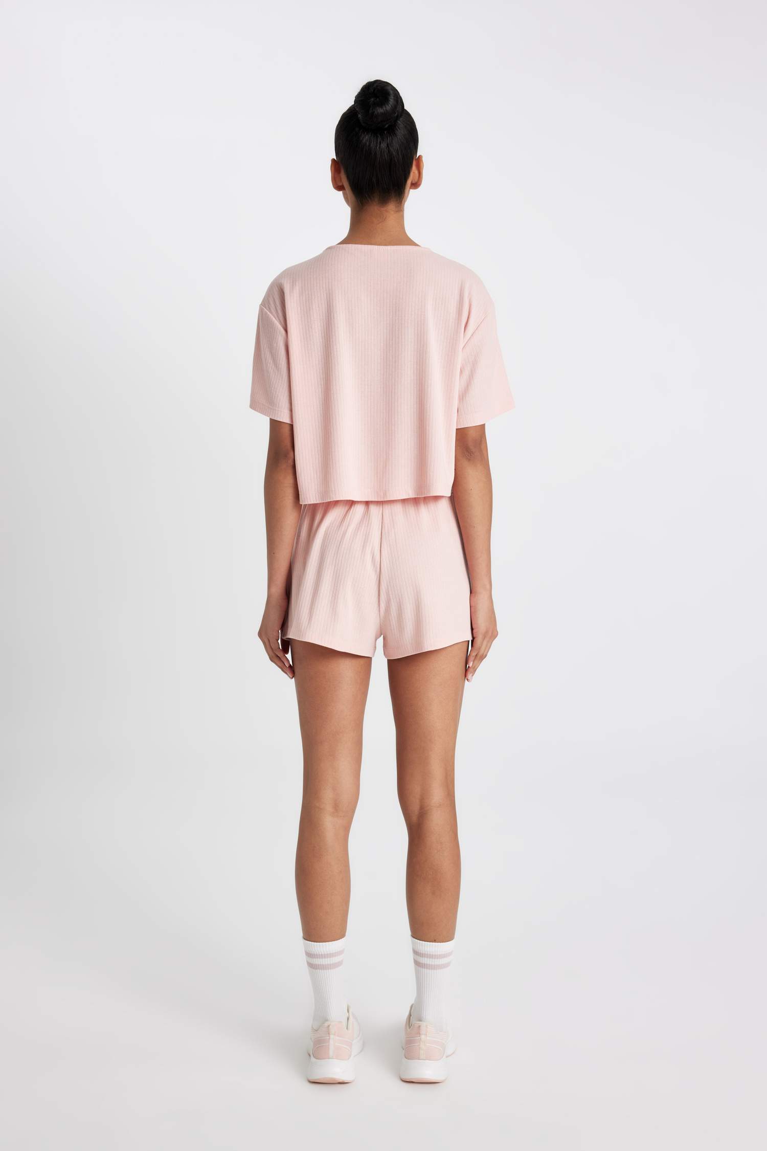 شورت رياضي قصة عادية بجيب من DeFactoFit