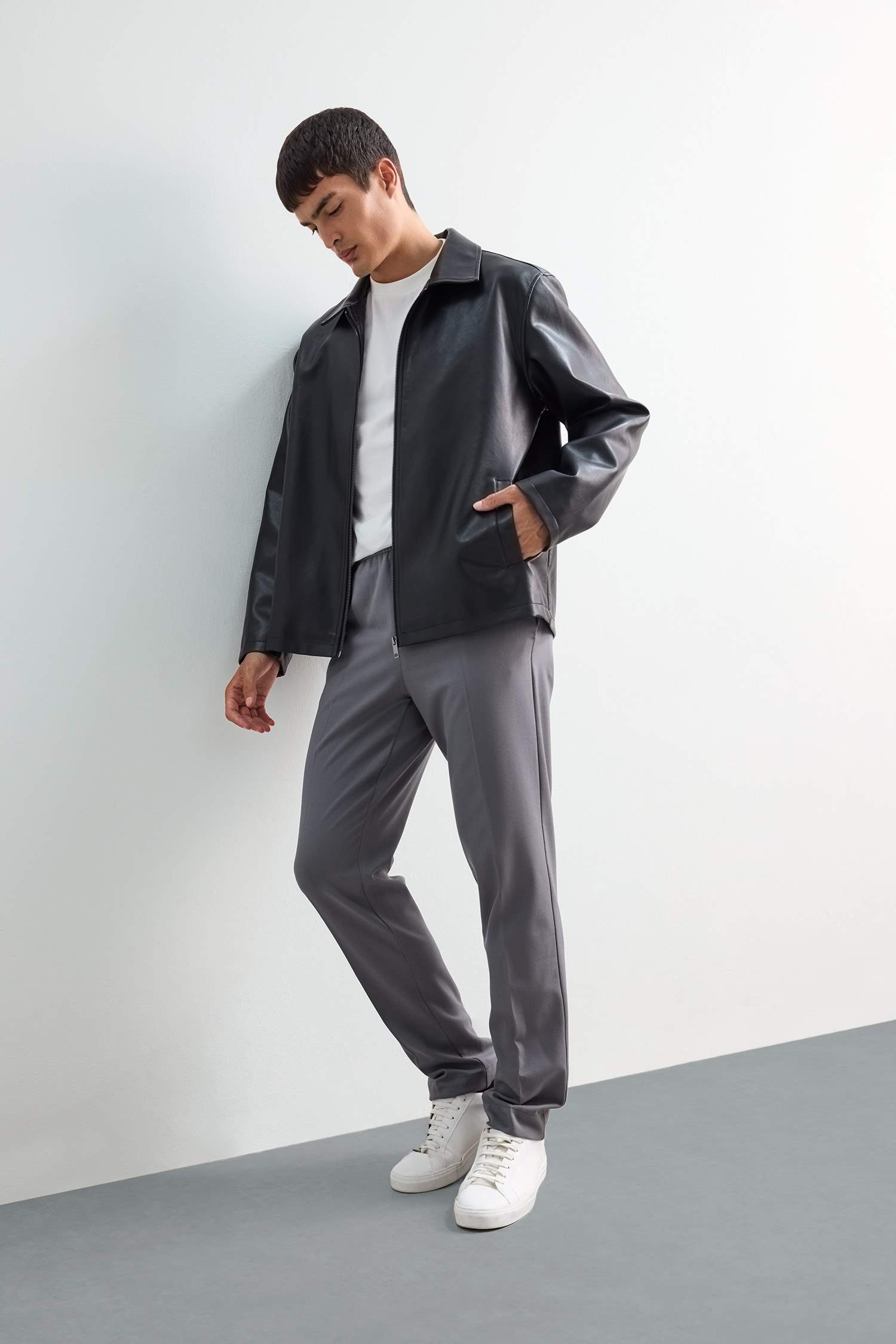 Брюки-джоггеры Jogger Fit с завязками на талии, резинкой, карманами и из мягкой ткани, которая тянется во всех направлениях